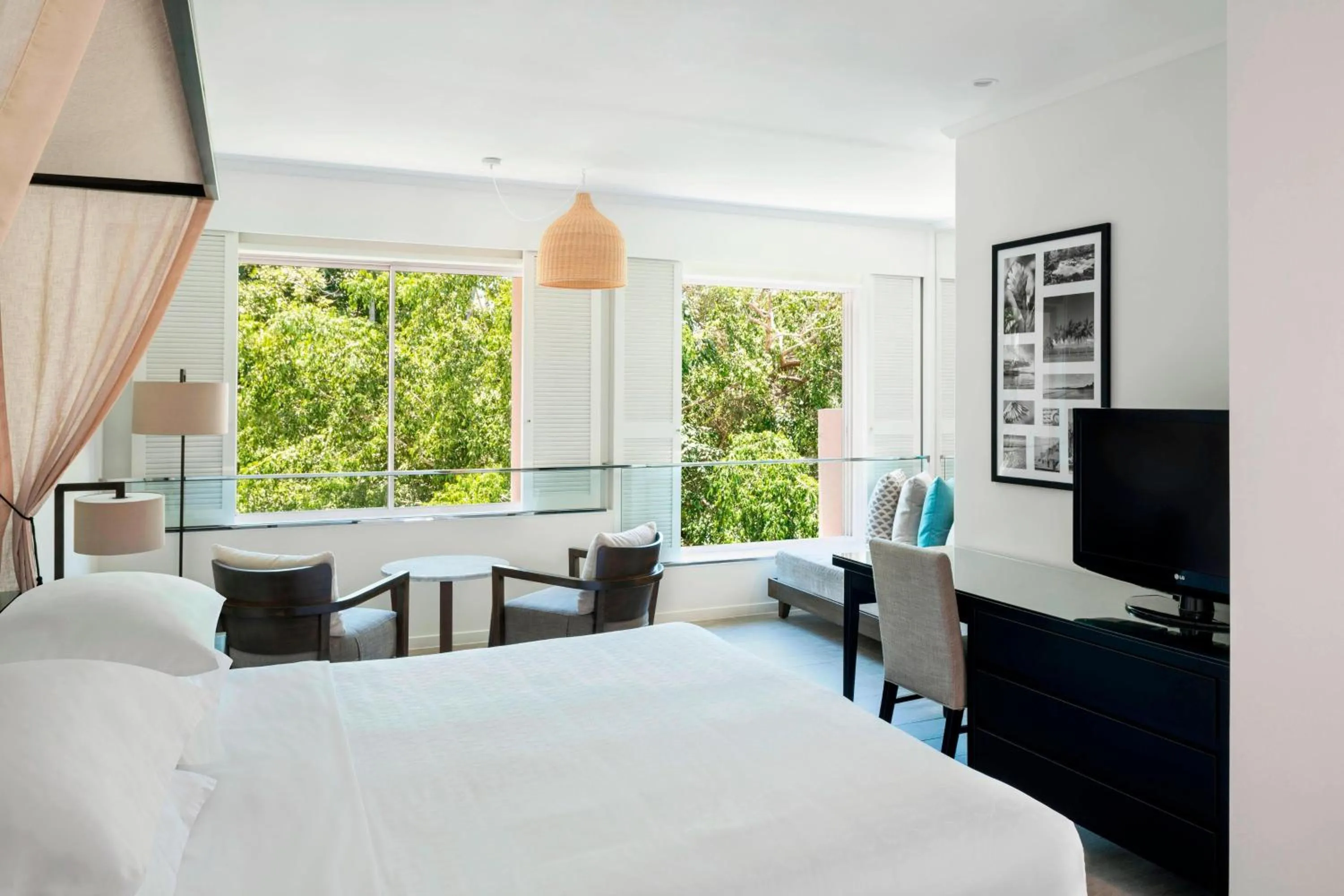 Photo of the whole room, Bed in Sheraton Grand Mirage Resort, Port Douglas