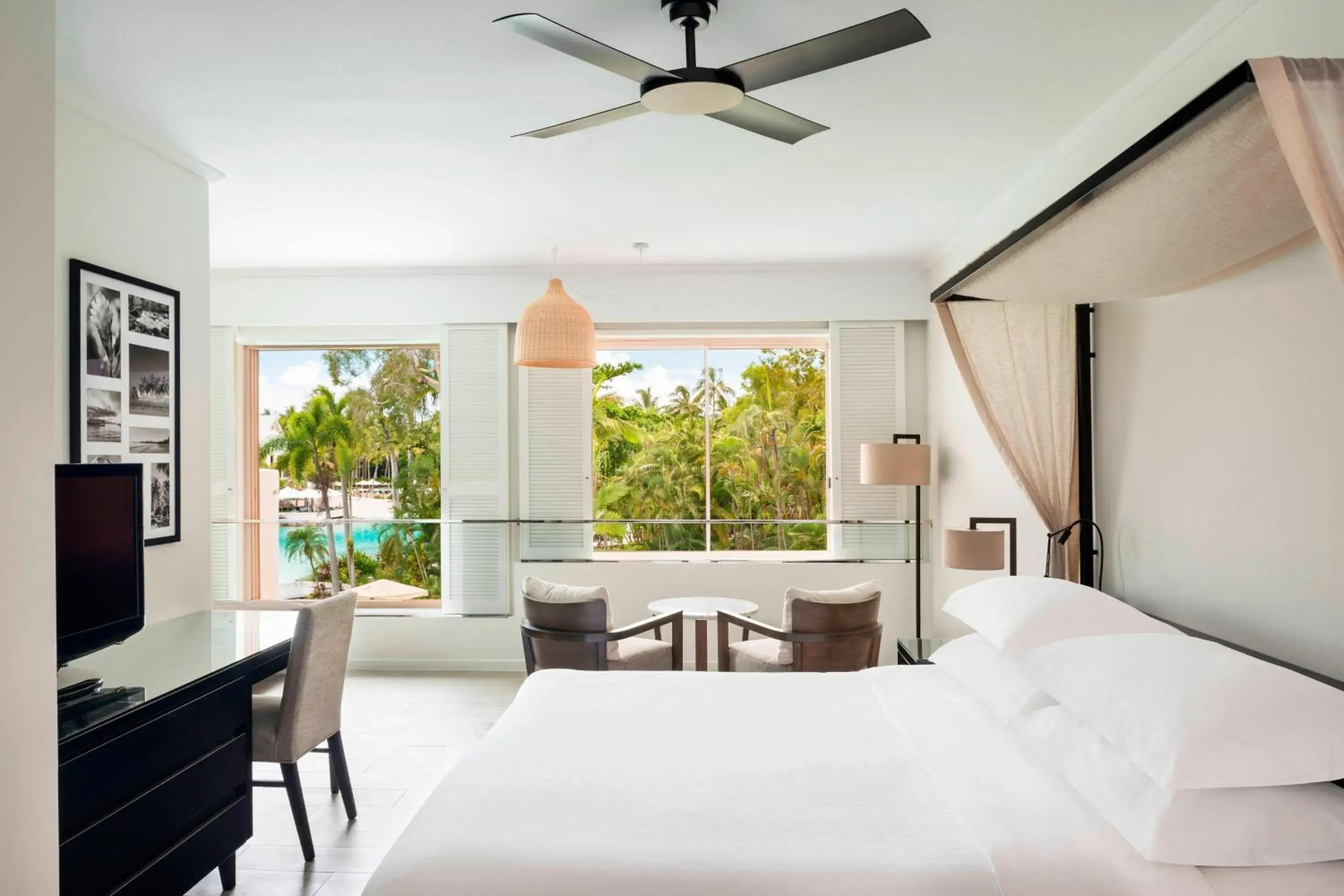 Guest room, 1 King, Lagoon view in Sheraton Grand Mirage Resort, Port Douglas Guest room, 1 King, Lagoon view in Sheraton Grand Mirage Resort, Port Douglas