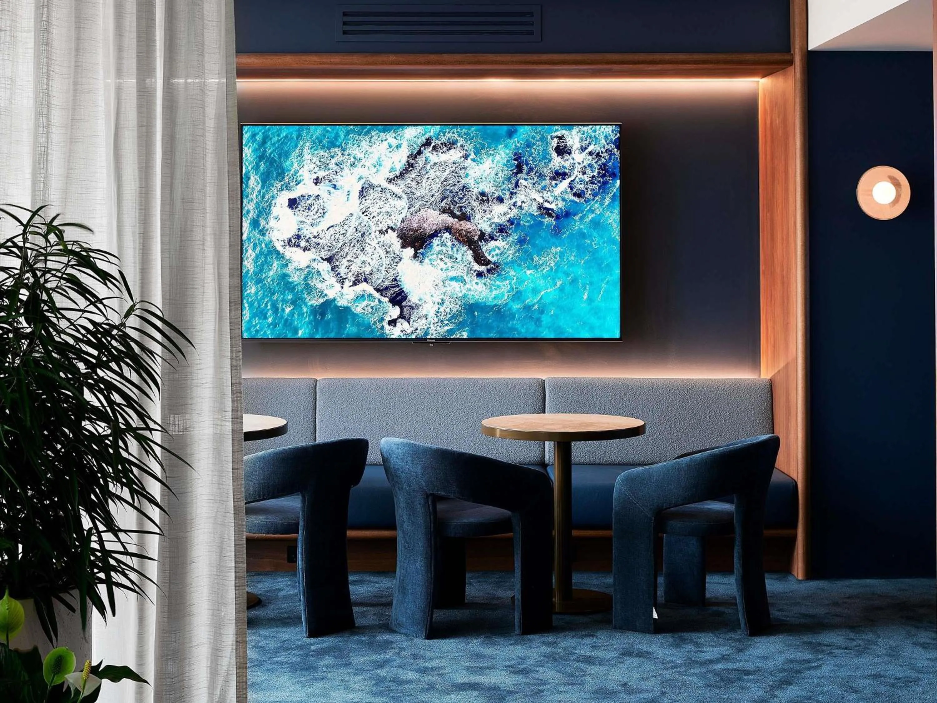 Lounge or bar in Novotel Geelong