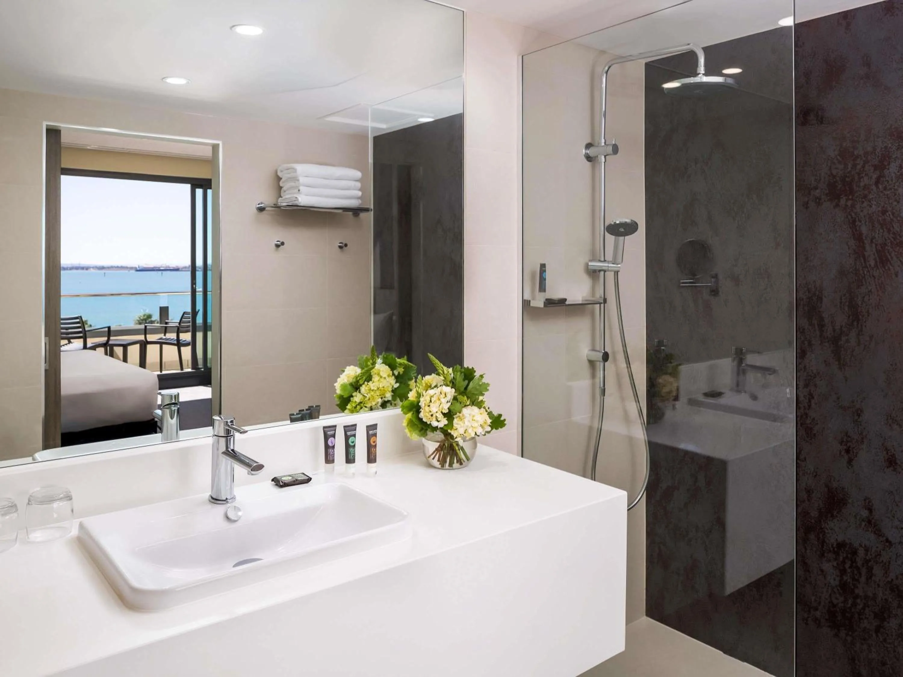 Bedroom in Novotel Geelong