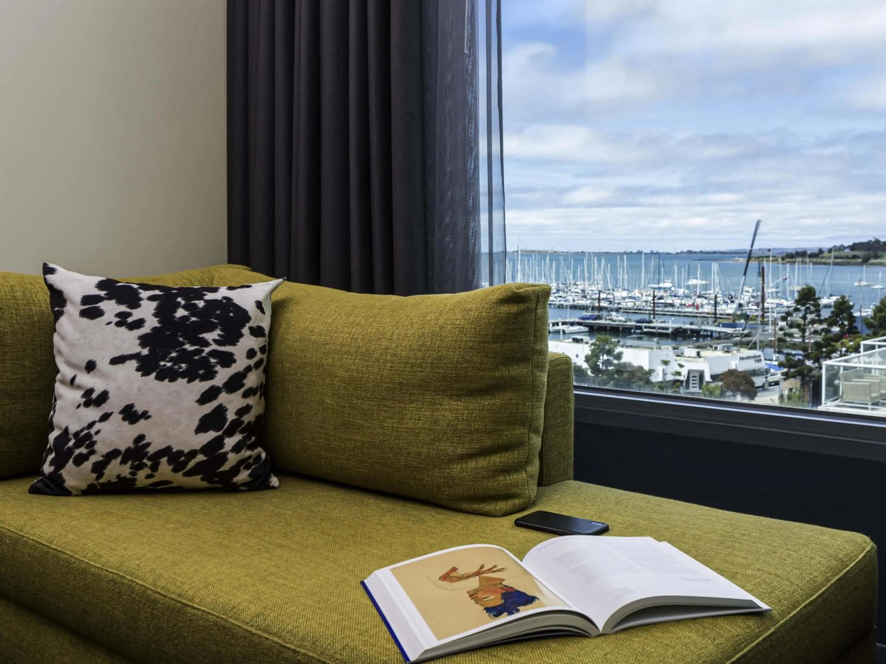 Bedroom in Novotel Geelong