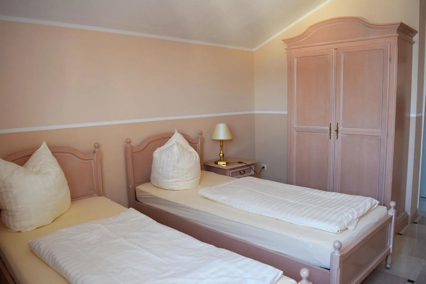 Photo of the whole room, Bed in Gästehaus Barese