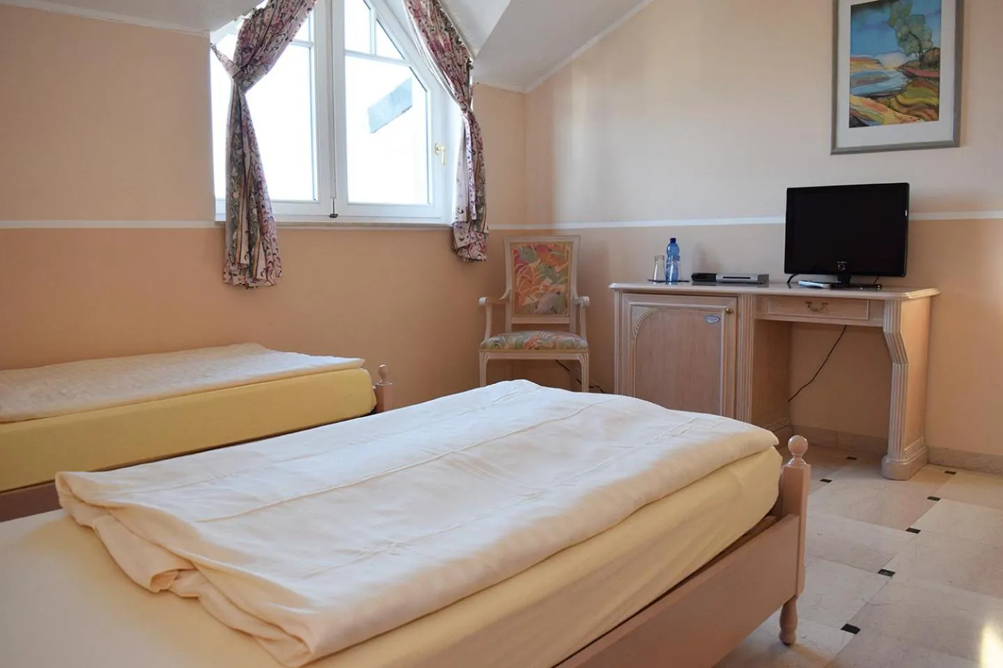 Photo of the whole room, Bed in Gästehaus Barese