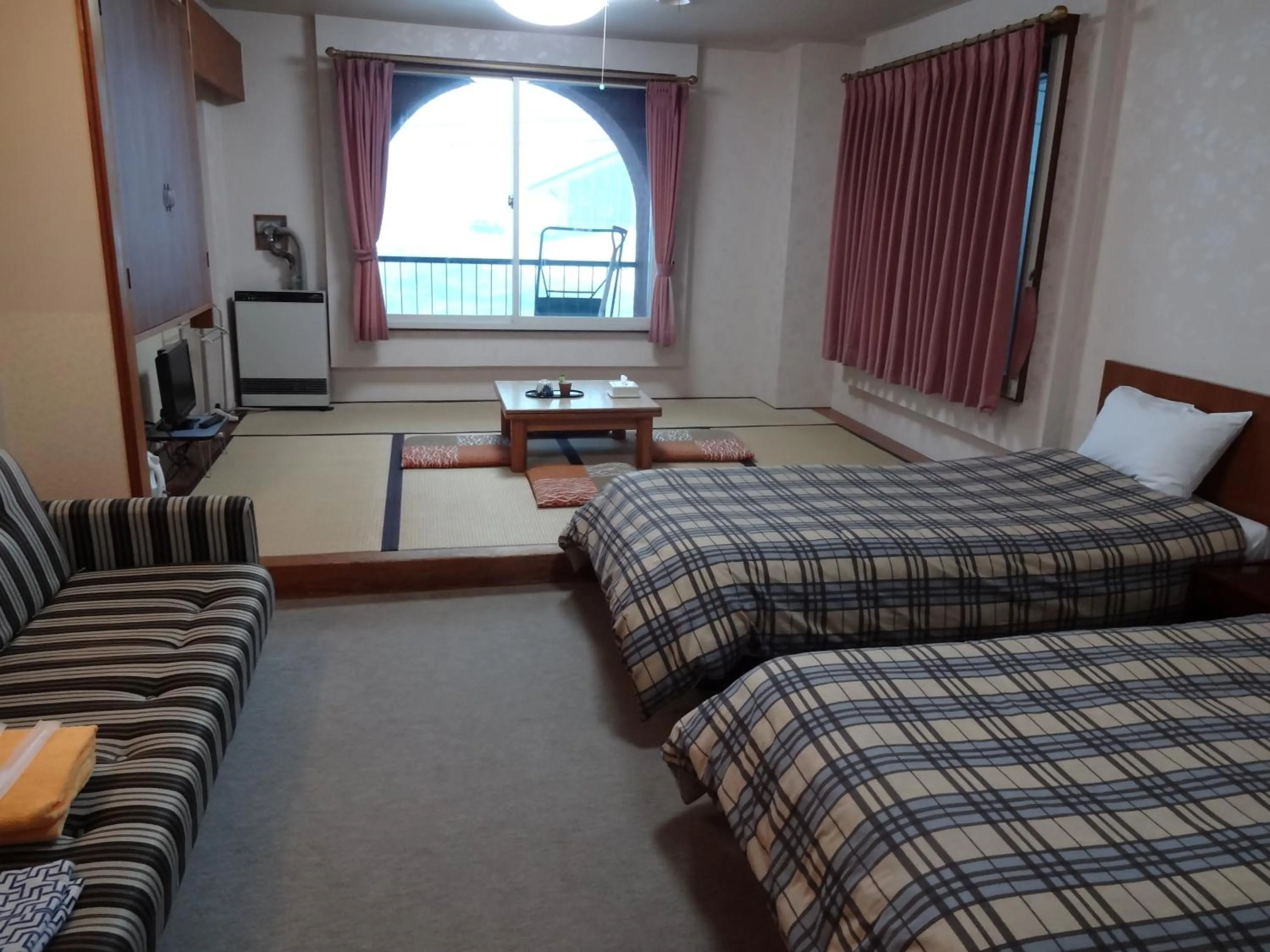 Photo of the whole room, Bed in Hotel Moc