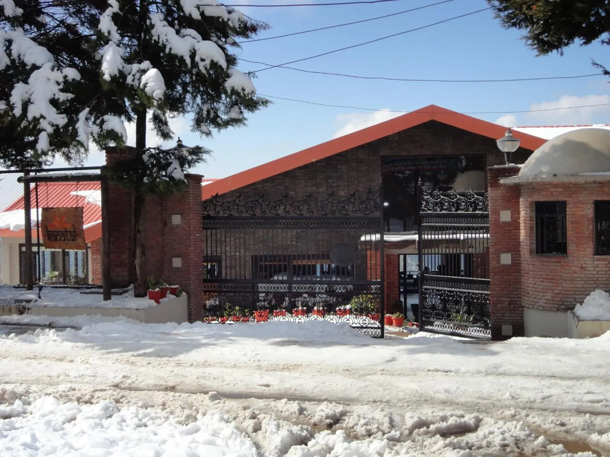 Facade/entrance in Club Mahindra Kanatal Facade/entrance in Club Mahindra Kanatal