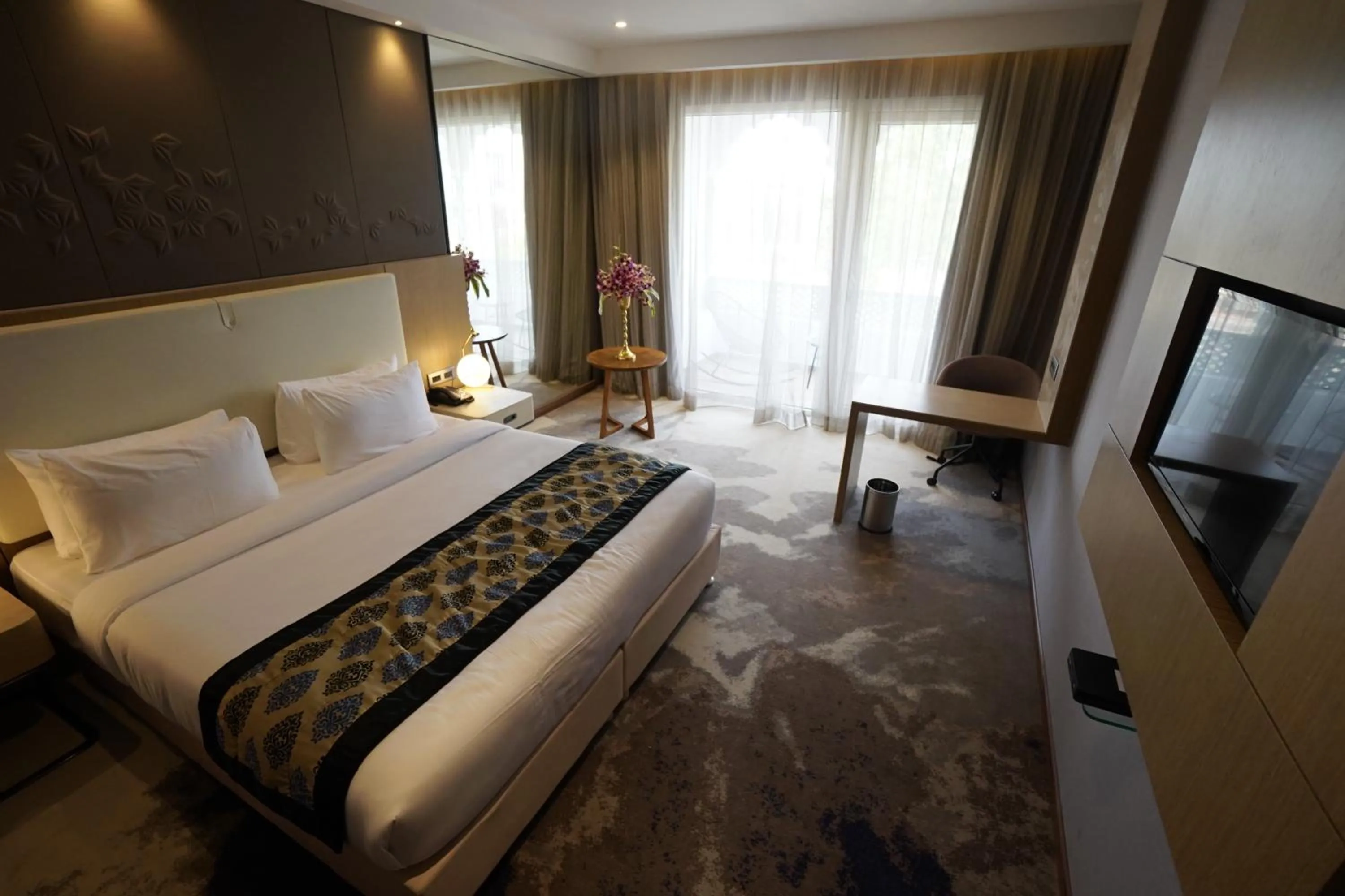 Bed in Clarks Inn Suites Raipur