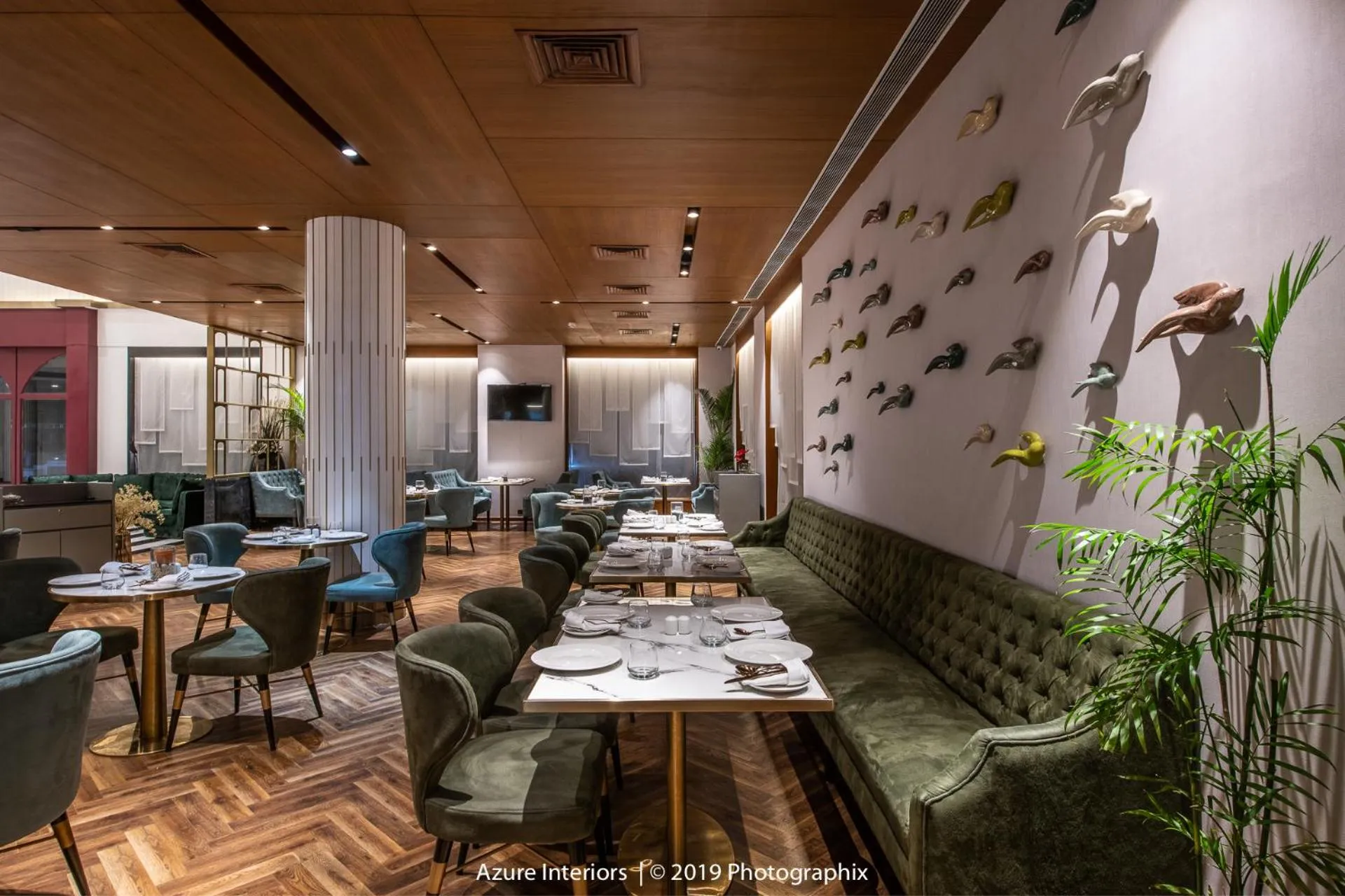 Restaurant/places to eat in Clarks Inn Suites Raipur