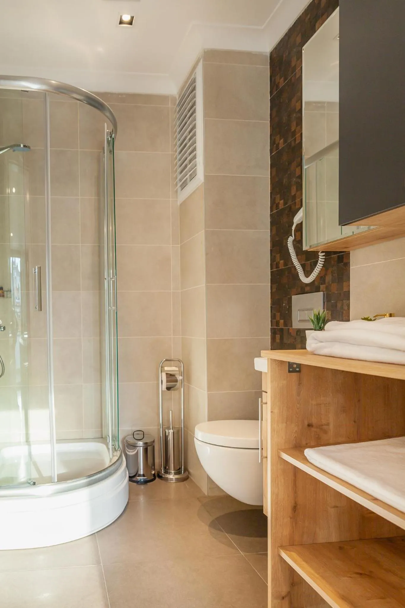 Shower in Norah Suites Hotel İstanbul