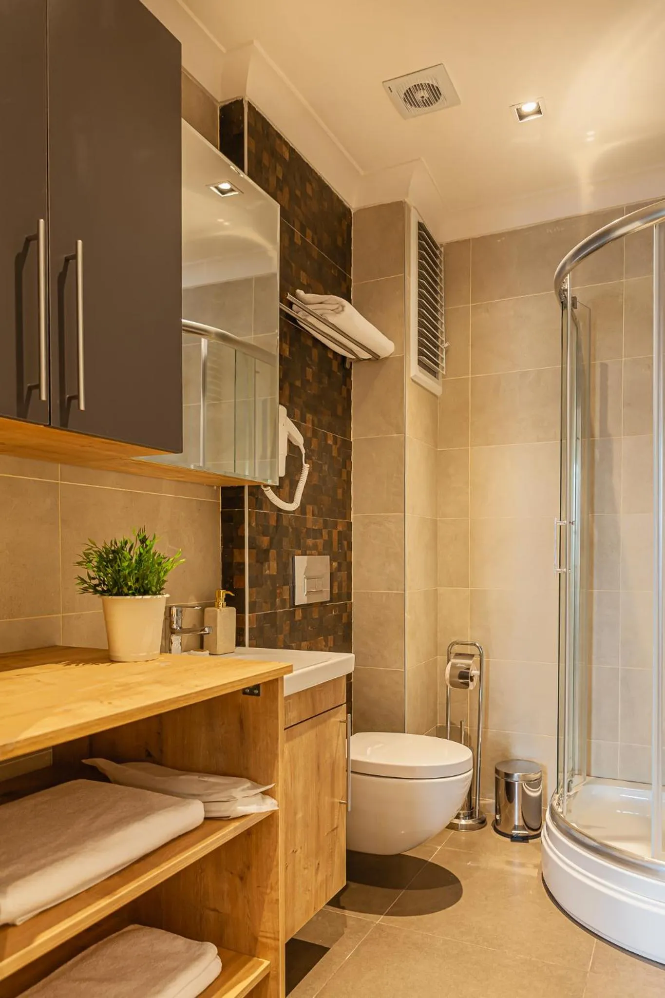 Shower in Norah Suites Hotel İstanbul