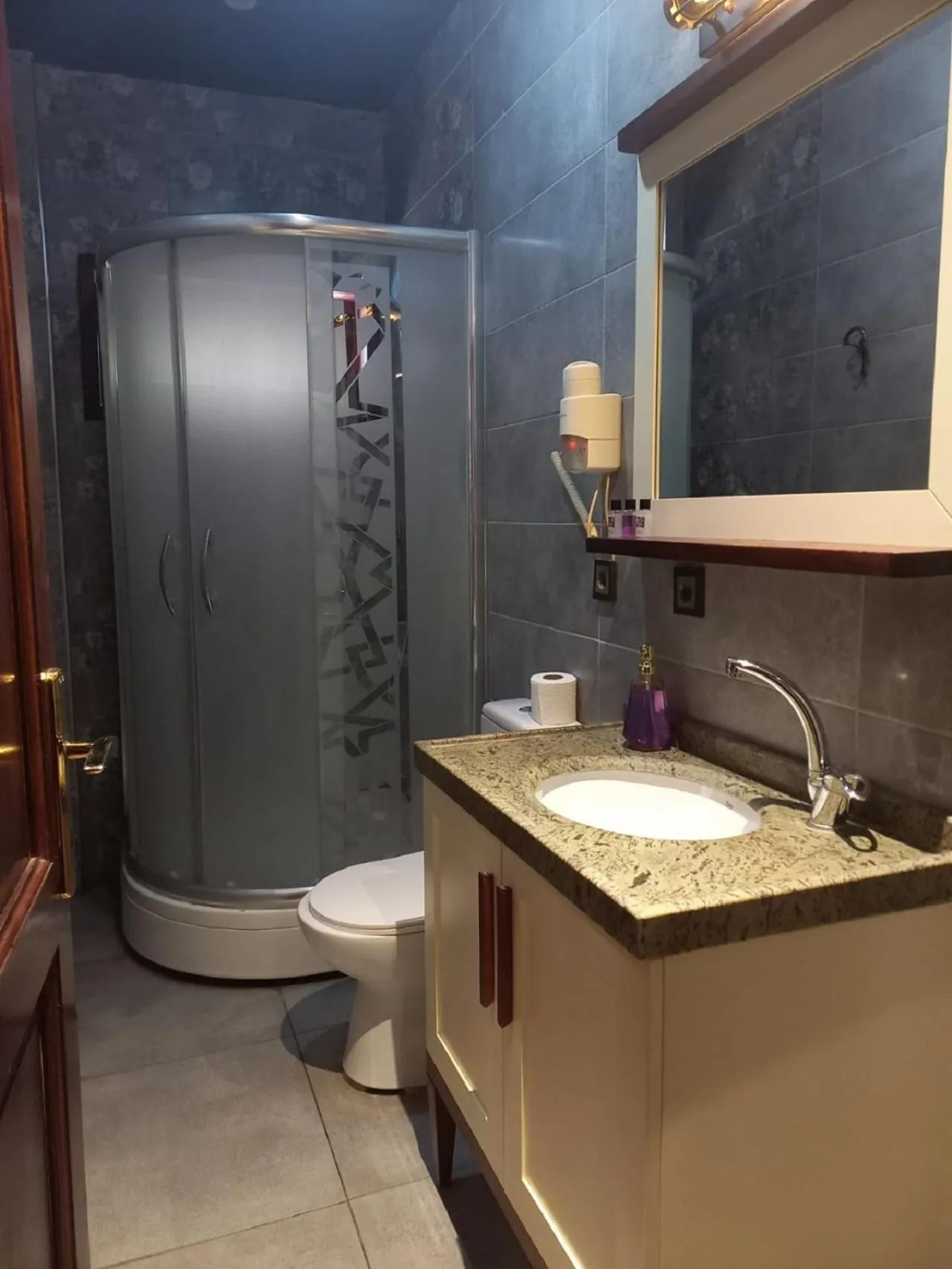 Bathroom in Kayıbeyi Hotel & Restaurant