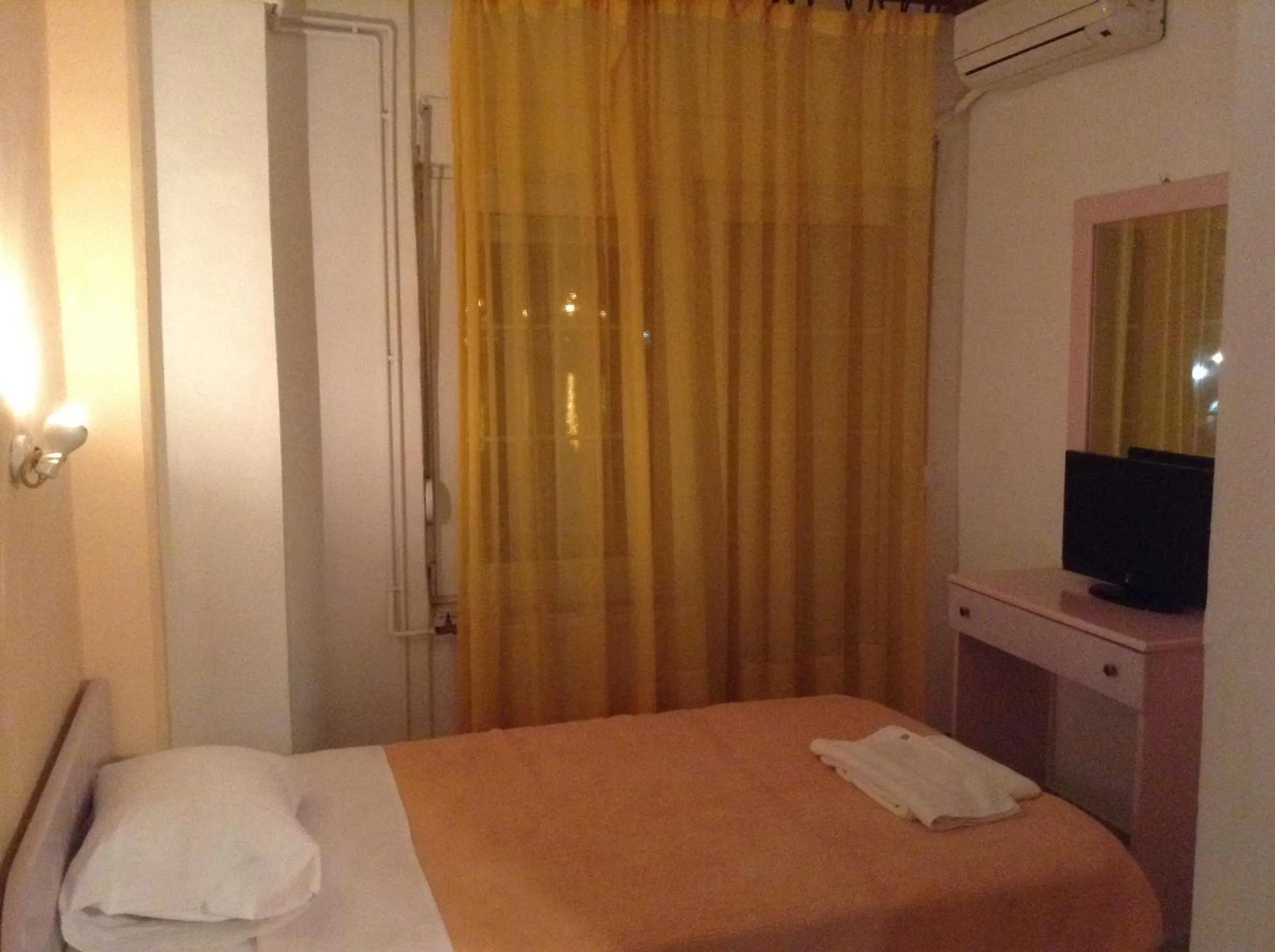 Bed in Hotel Jason