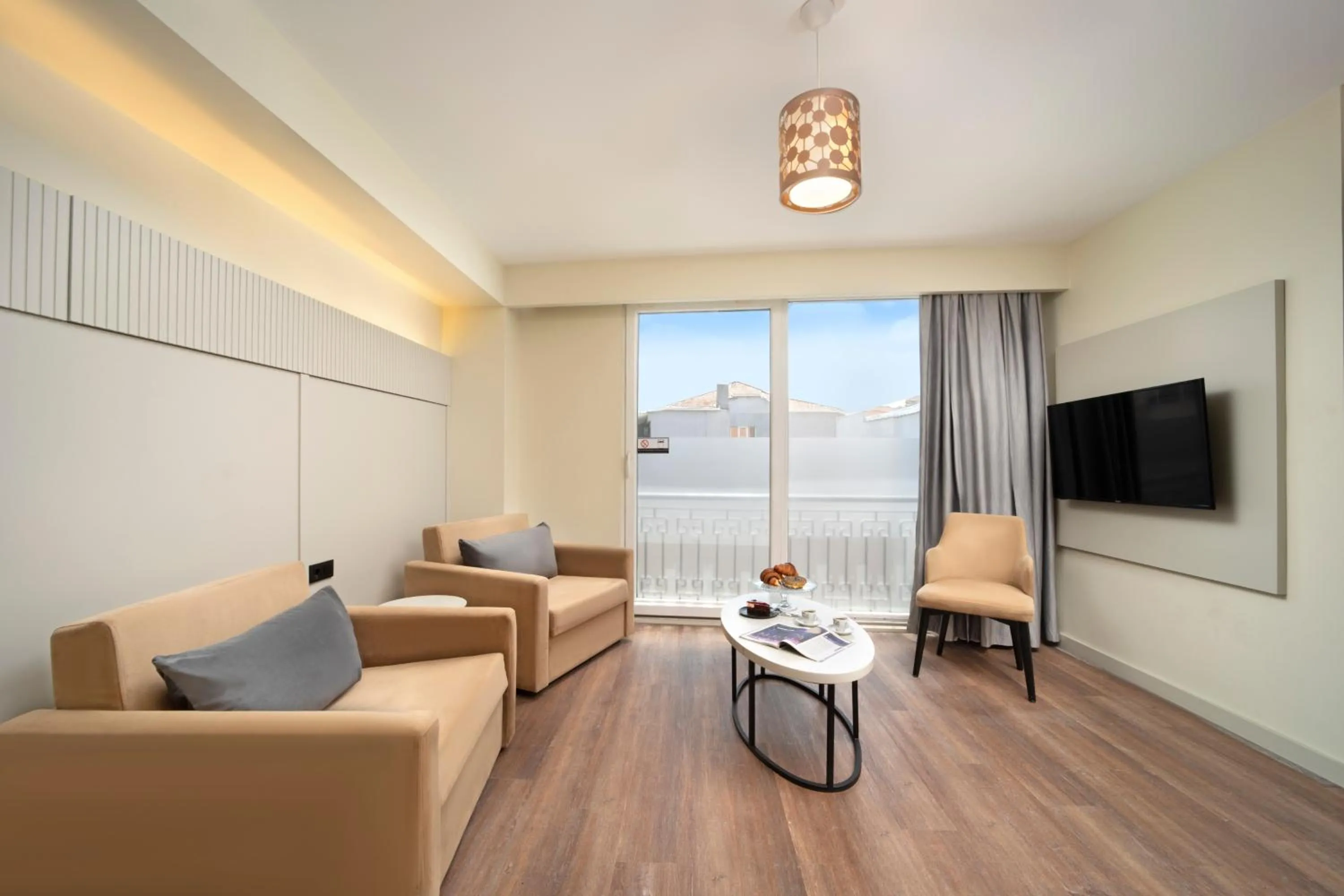 Communal lounge/ TV room in Orka Taksim Apart Hotel