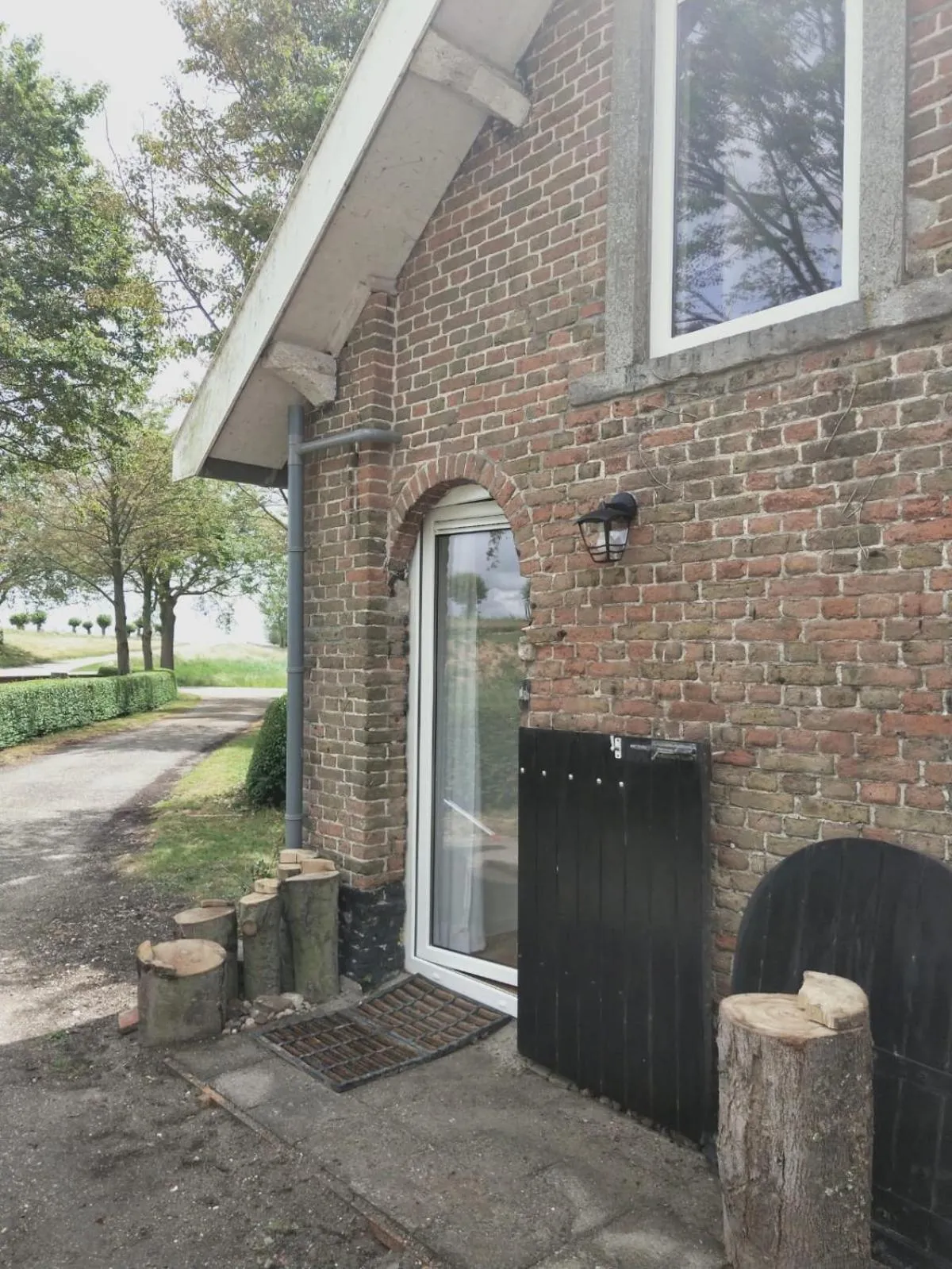 Facade/entrance in Hofstede 's Gravenhoek