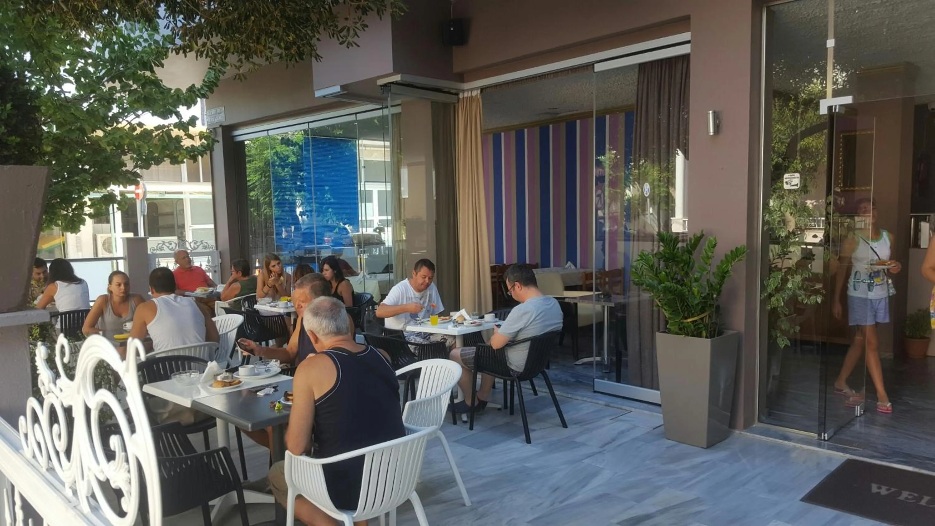 Garden in Olympia Hotel