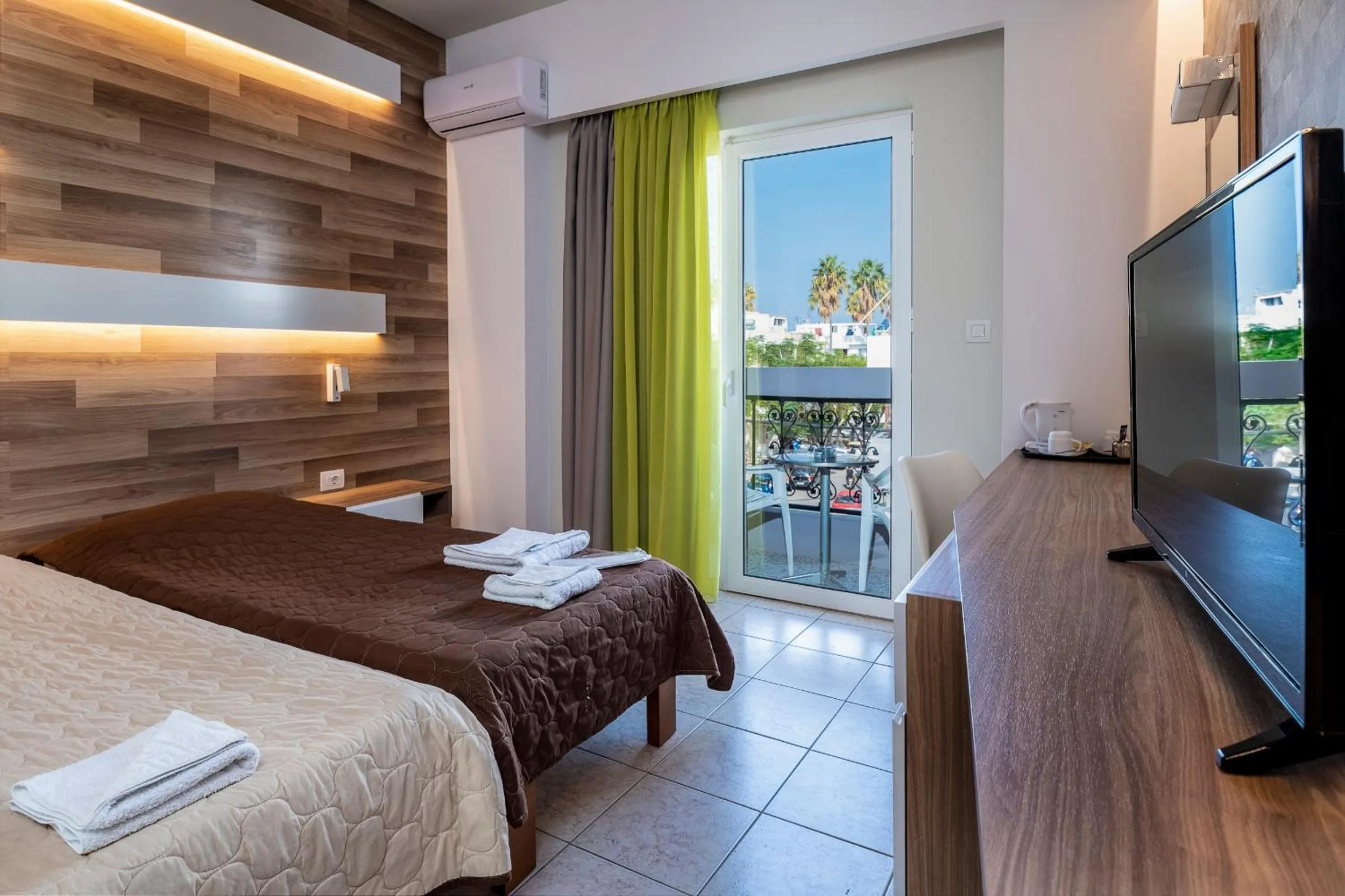 Bedroom, Bed in Olympia Hotel