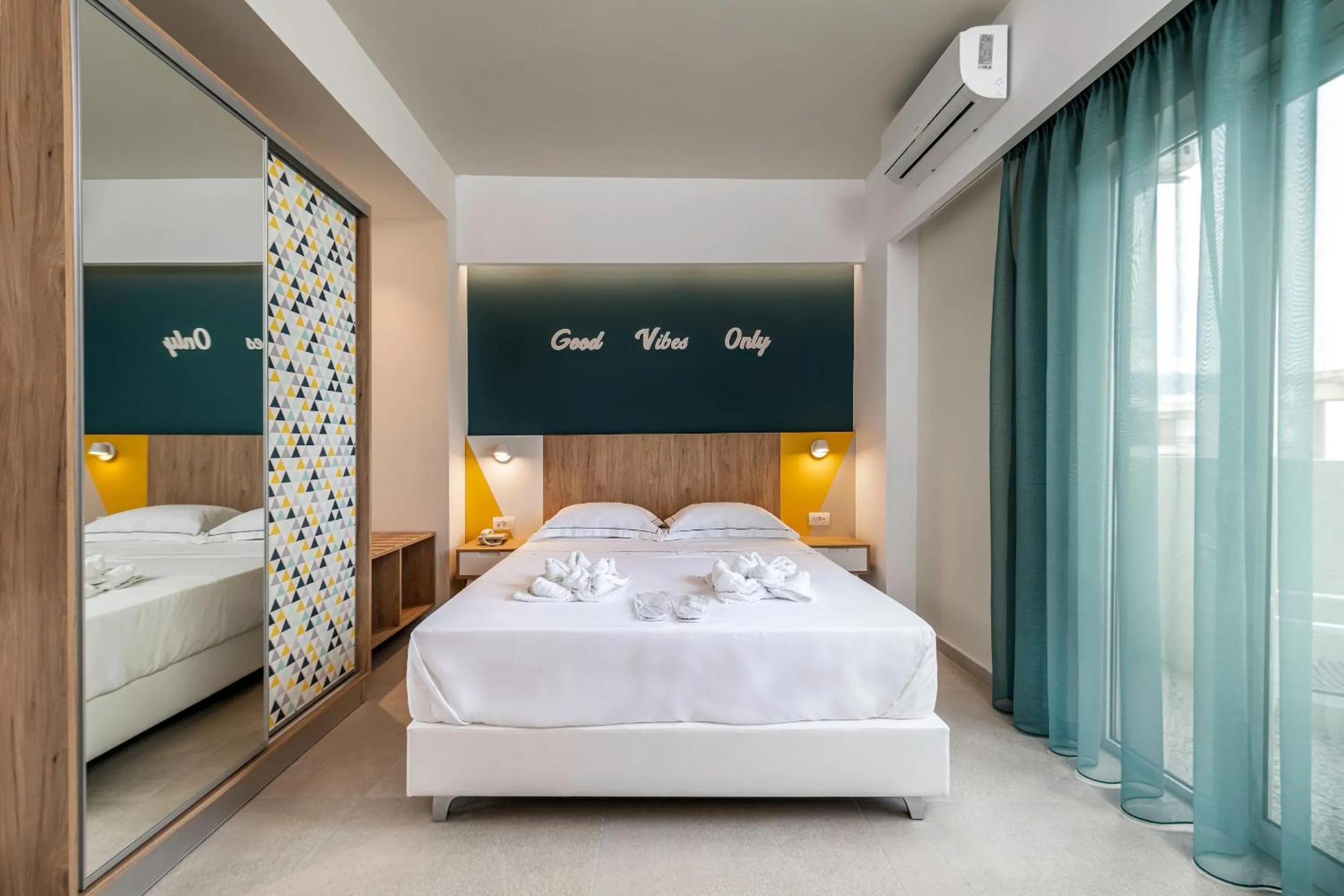 Photo of the whole room, Bed in Olympia Hotel