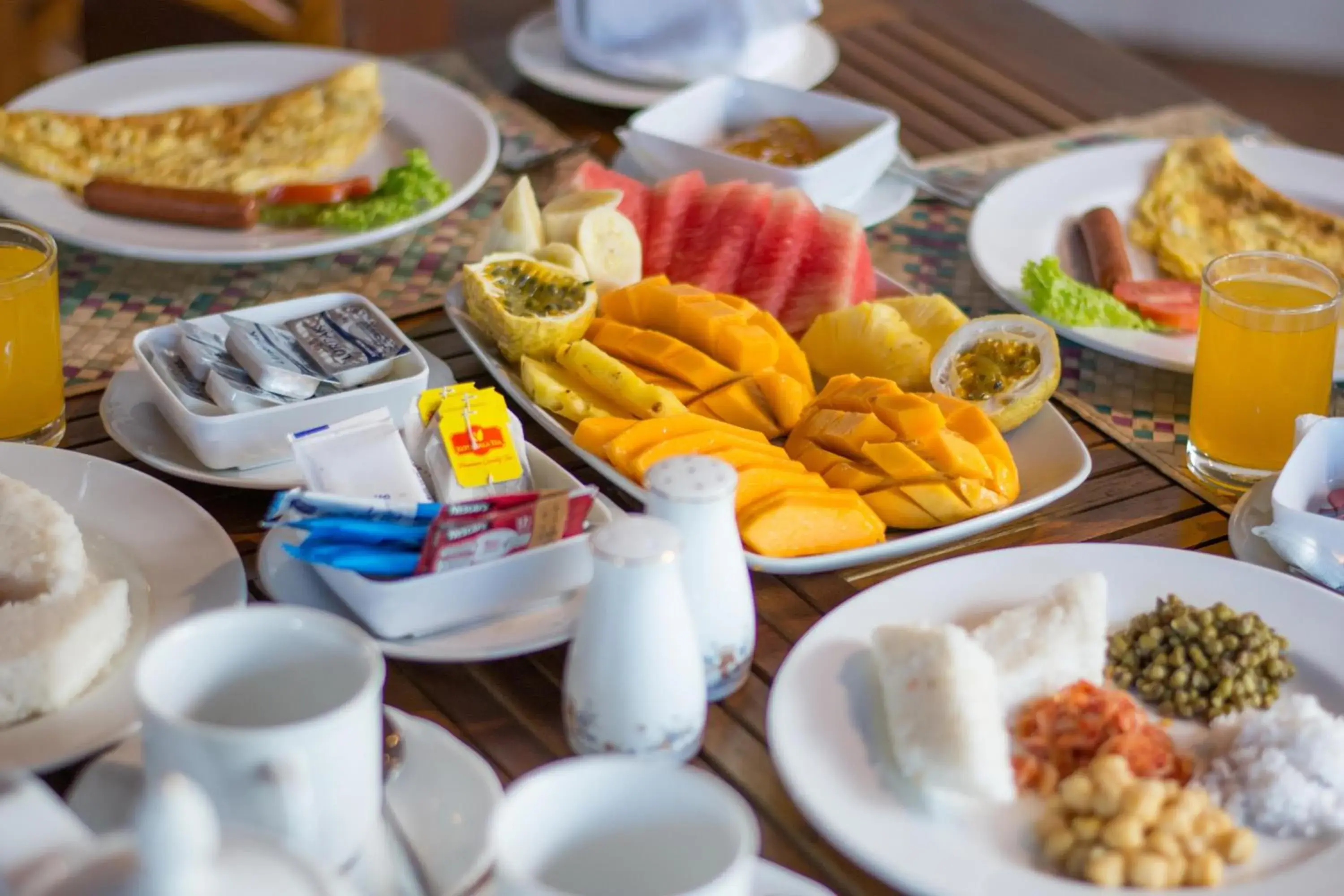 Asian breakfast in Ceyloni Lake Residency Asian breakfast in Ceyloni Lake Residency