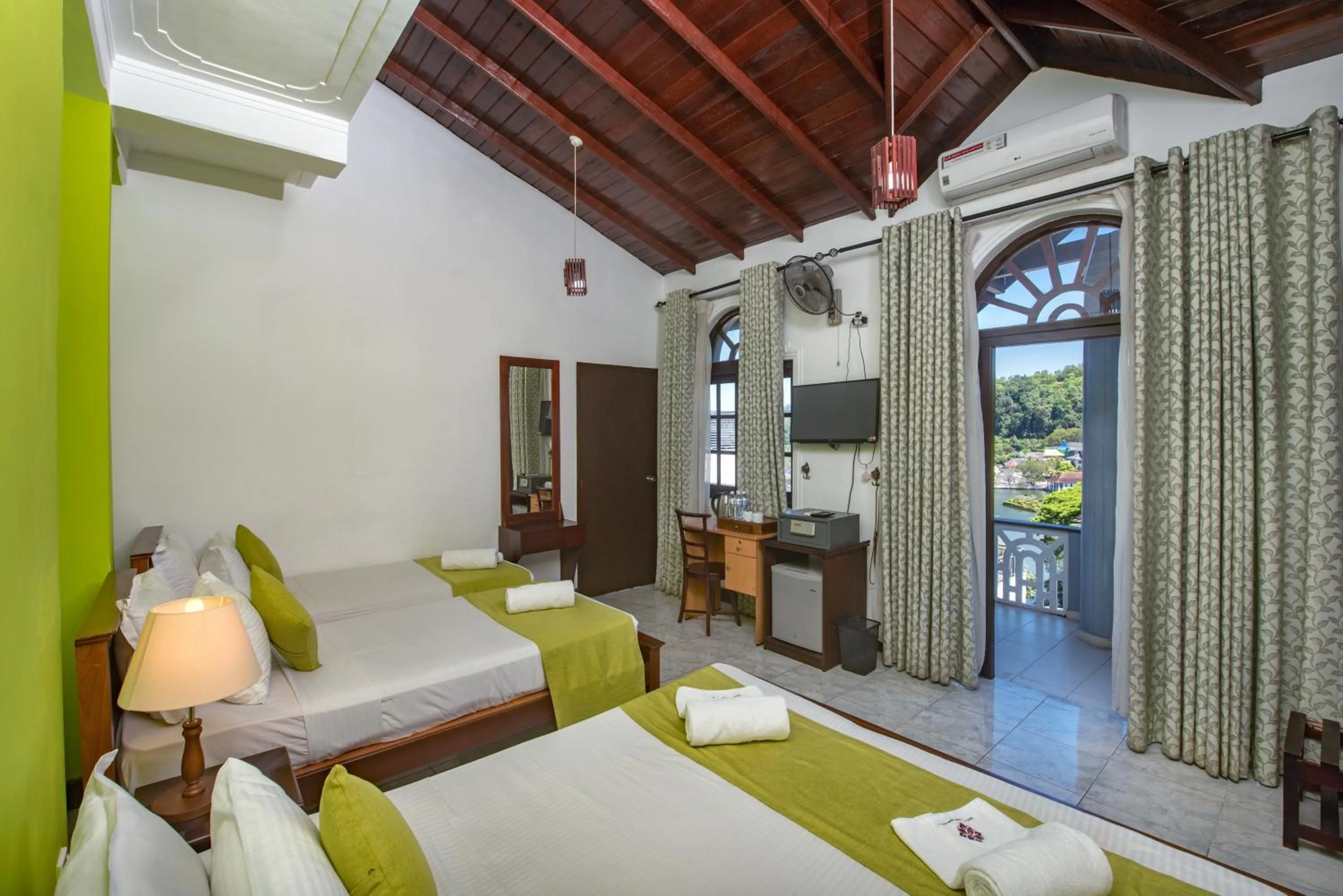 Bed in Ceyloni Lake Residency