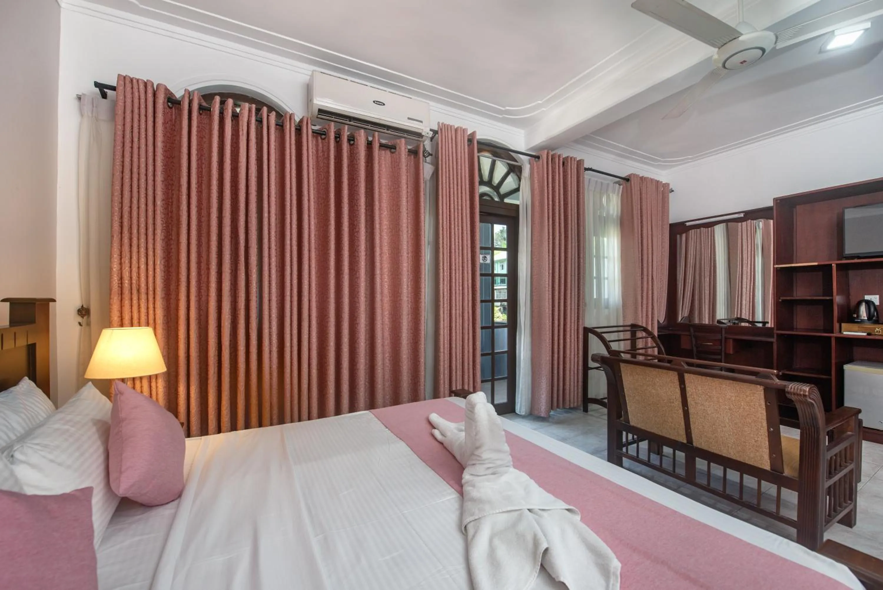 Bedroom, Bed in Ceyloni Lake Residency