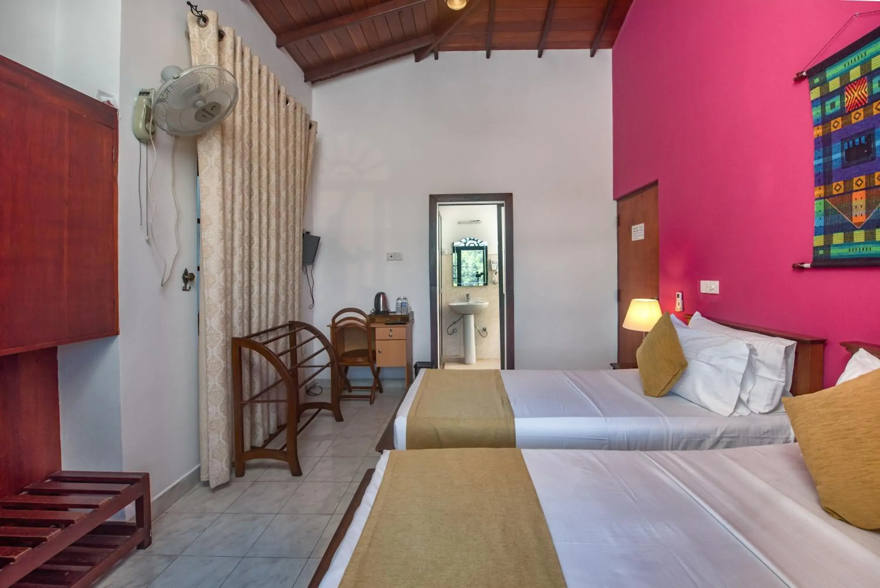 Photo of the whole room, Bed in Ceyloni Lake Residency Photo of the whole room, Bed in Ceyloni Lake Residency