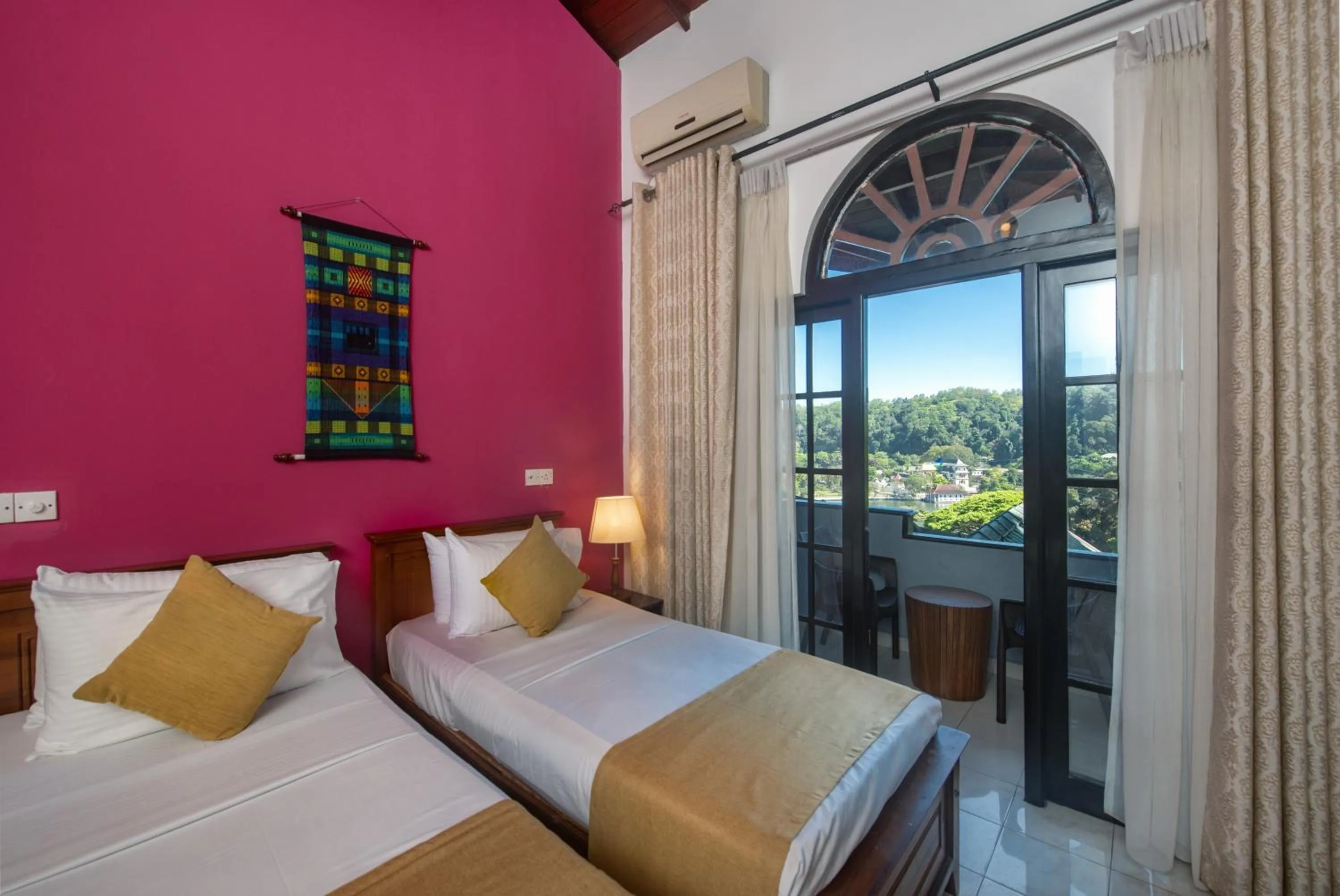 Twin Room with View in Ceyloni Lake Residency