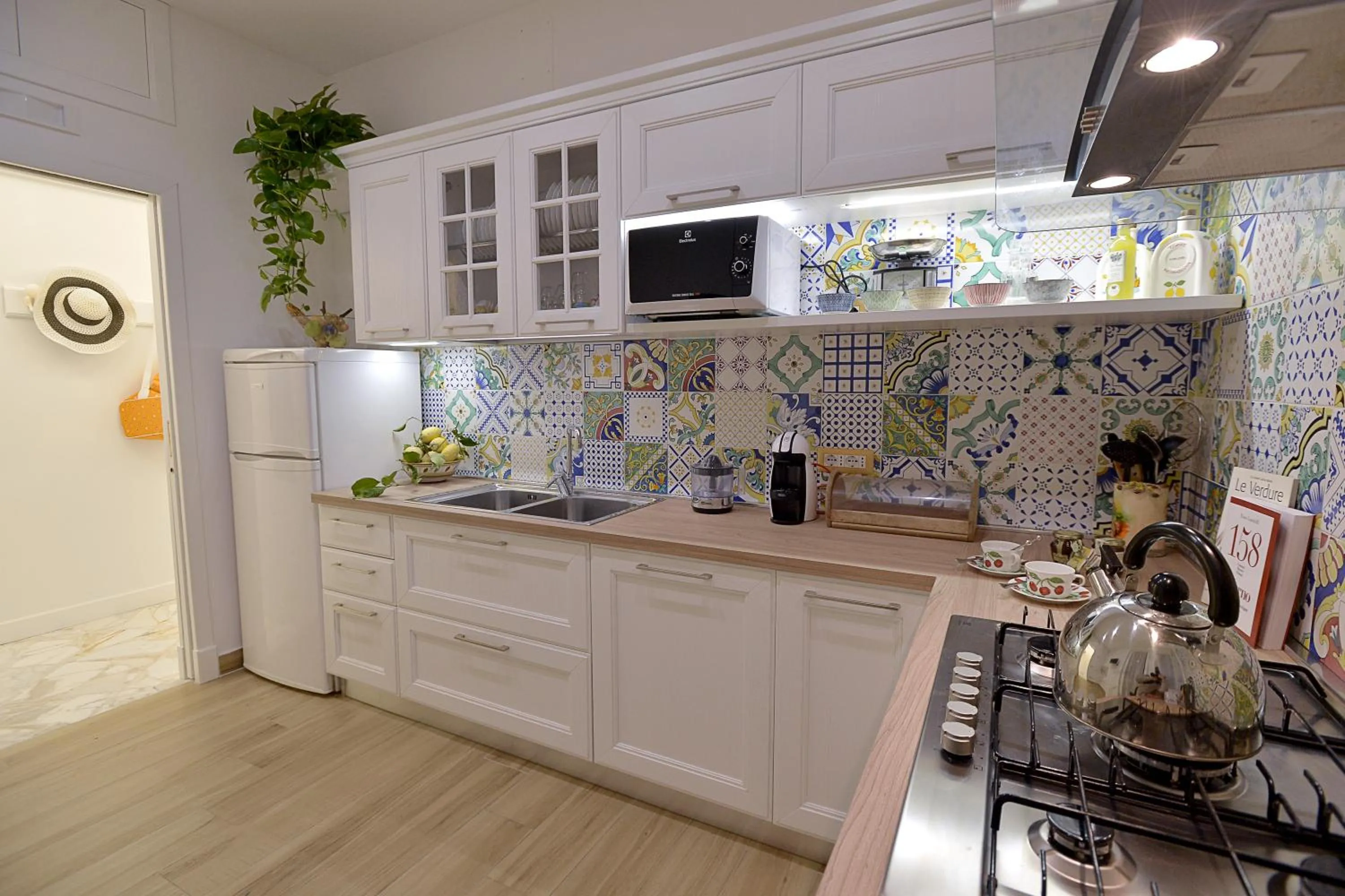 Kitchen or kitchenette in La Kenzia Casa Vacanze