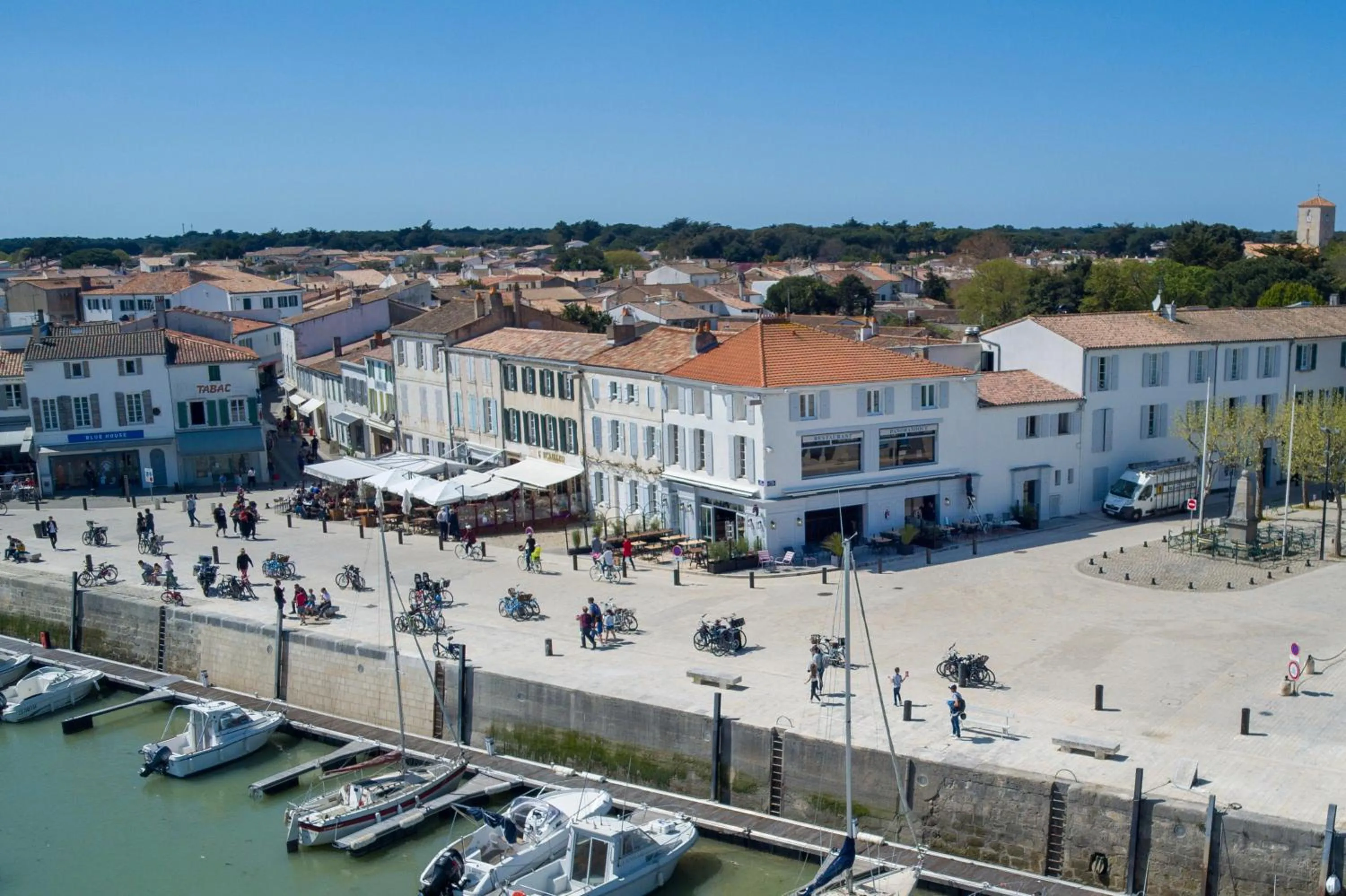 Property building in Hôtel Le Français