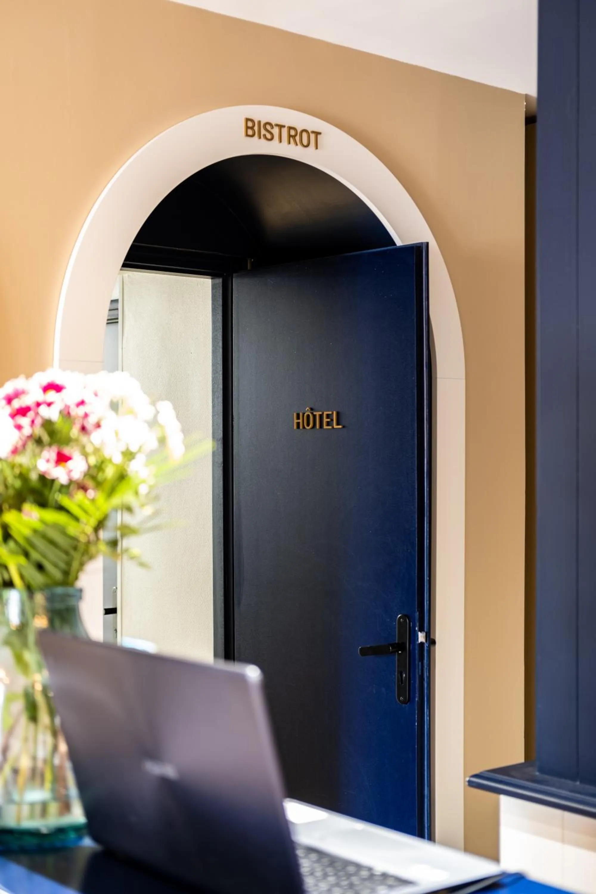 Property building in Hôtel Le Français