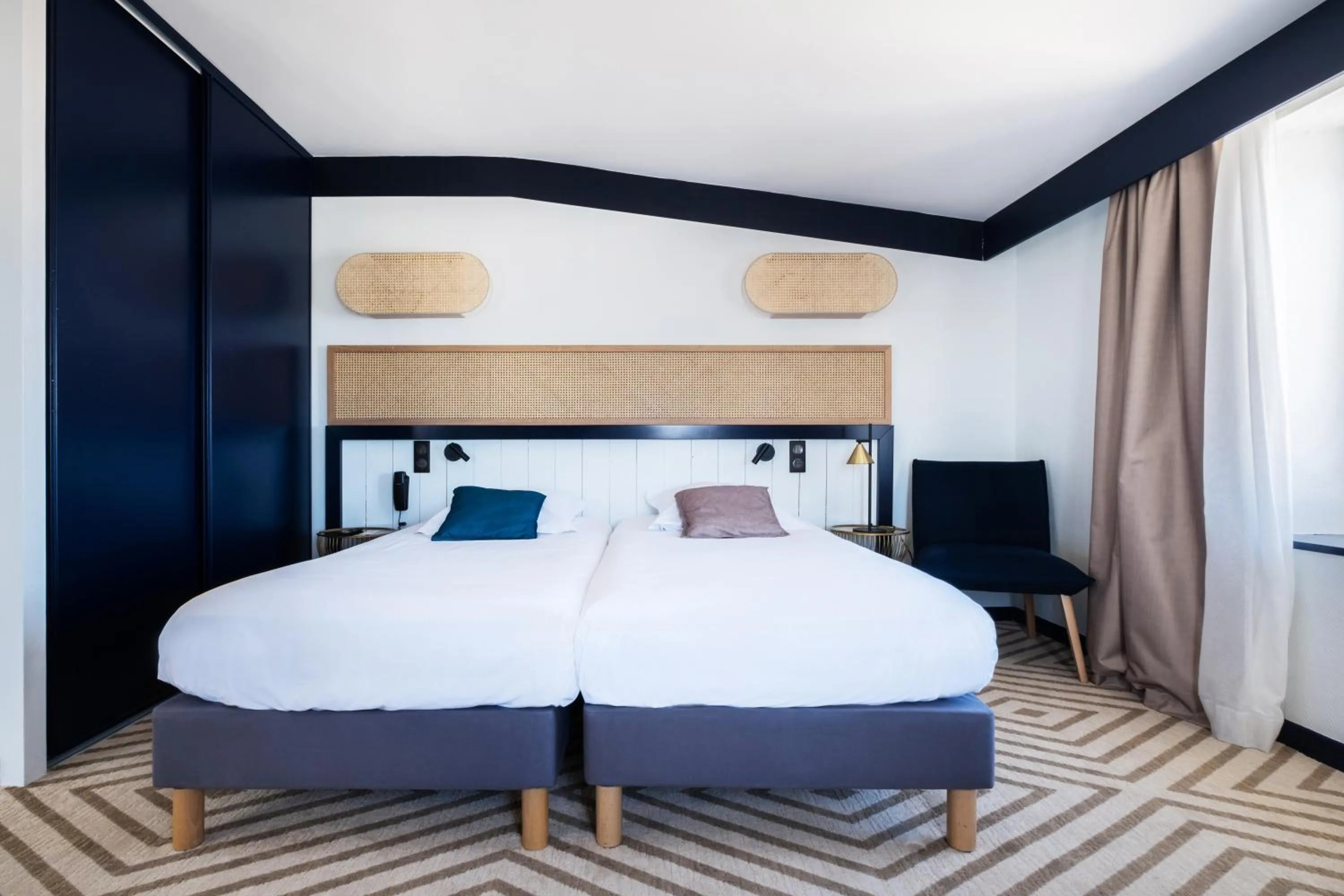 Bedroom, Bed in Hôtel Le Français