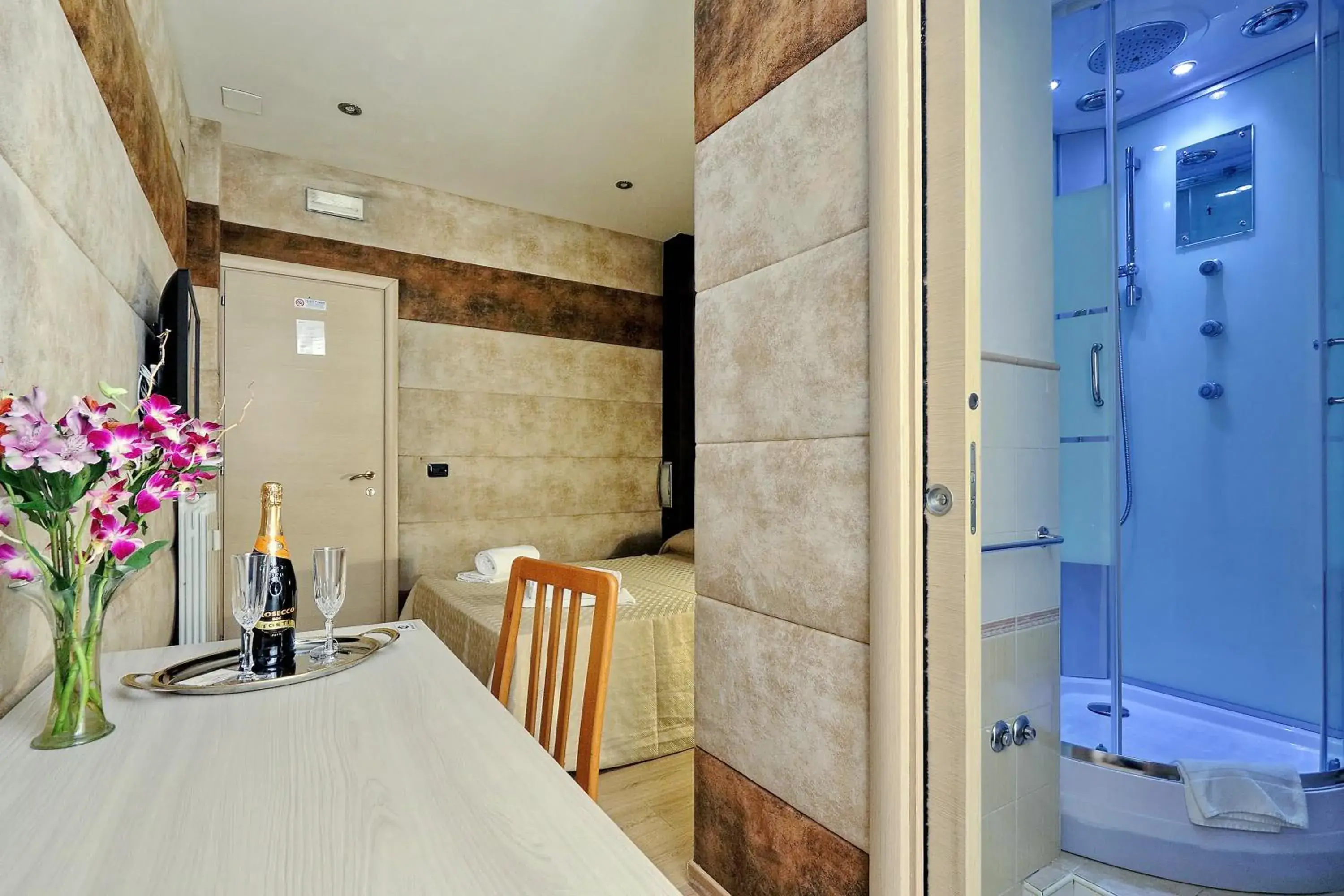 Bedroom in Gialli Vatican Guesthouse Bedroom in Gialli Vatican Guesthouse