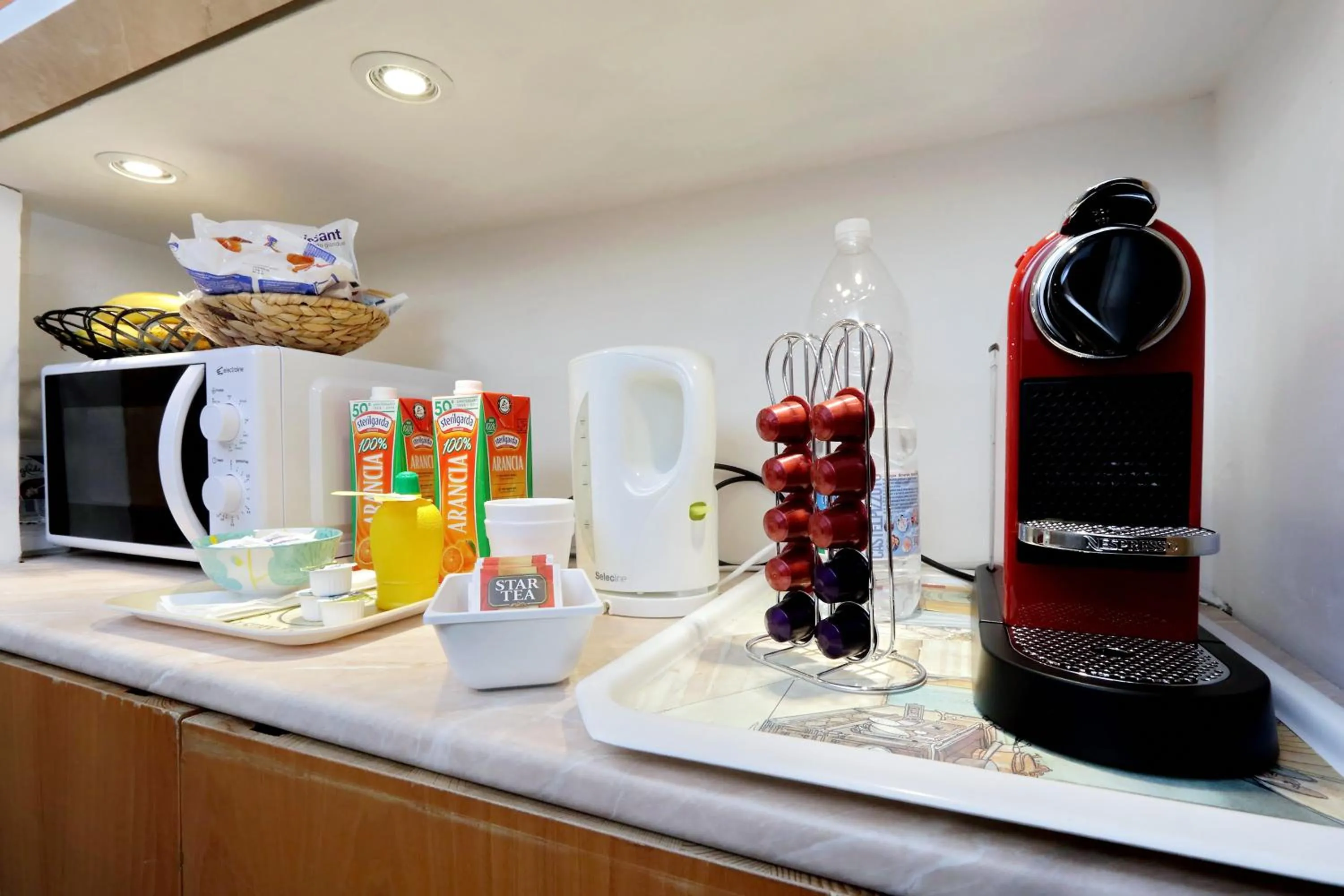 Coffee/tea facilities in Gialli Vatican Guesthouse