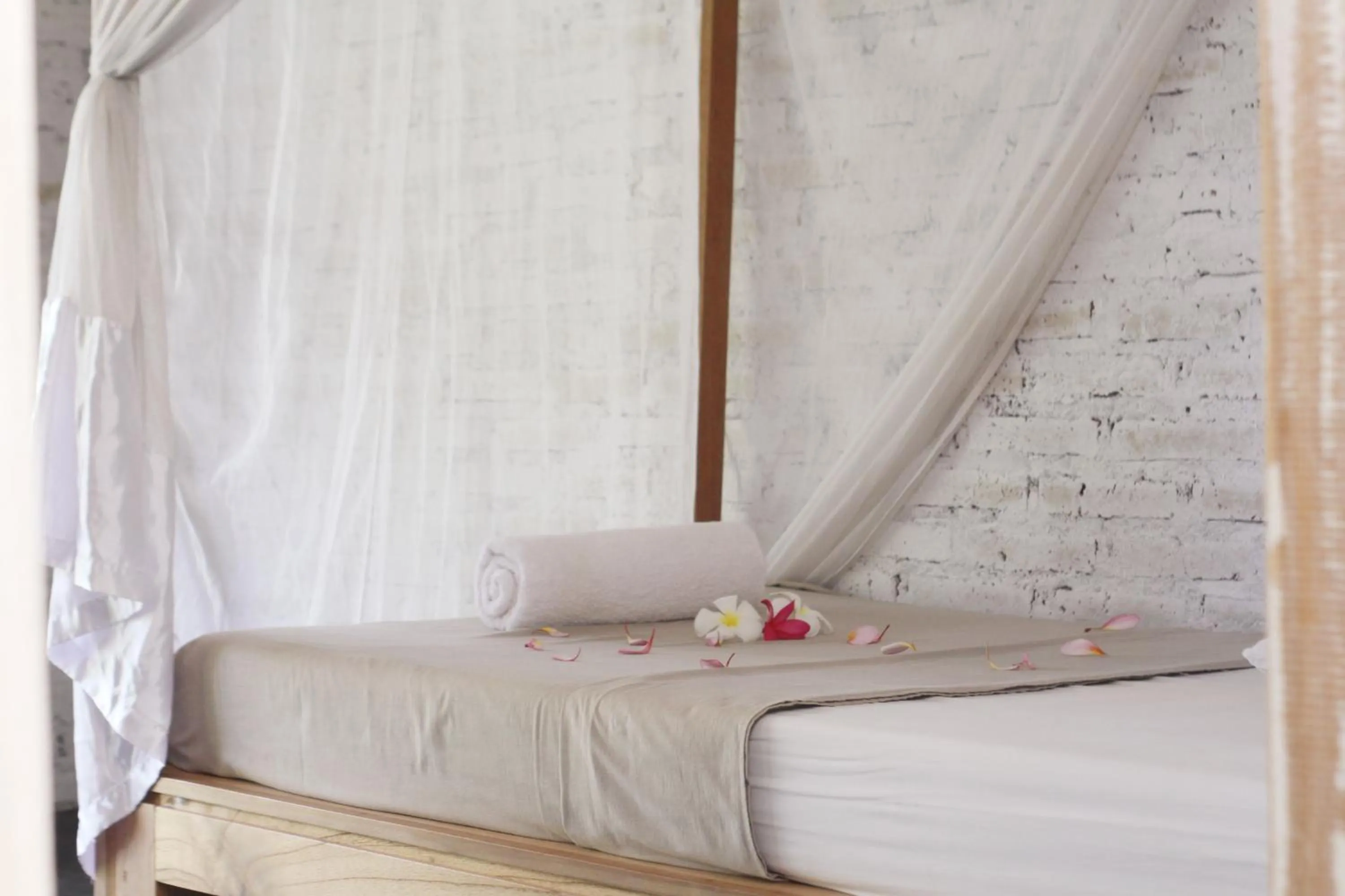 Bed in Jungle House - surf & stay