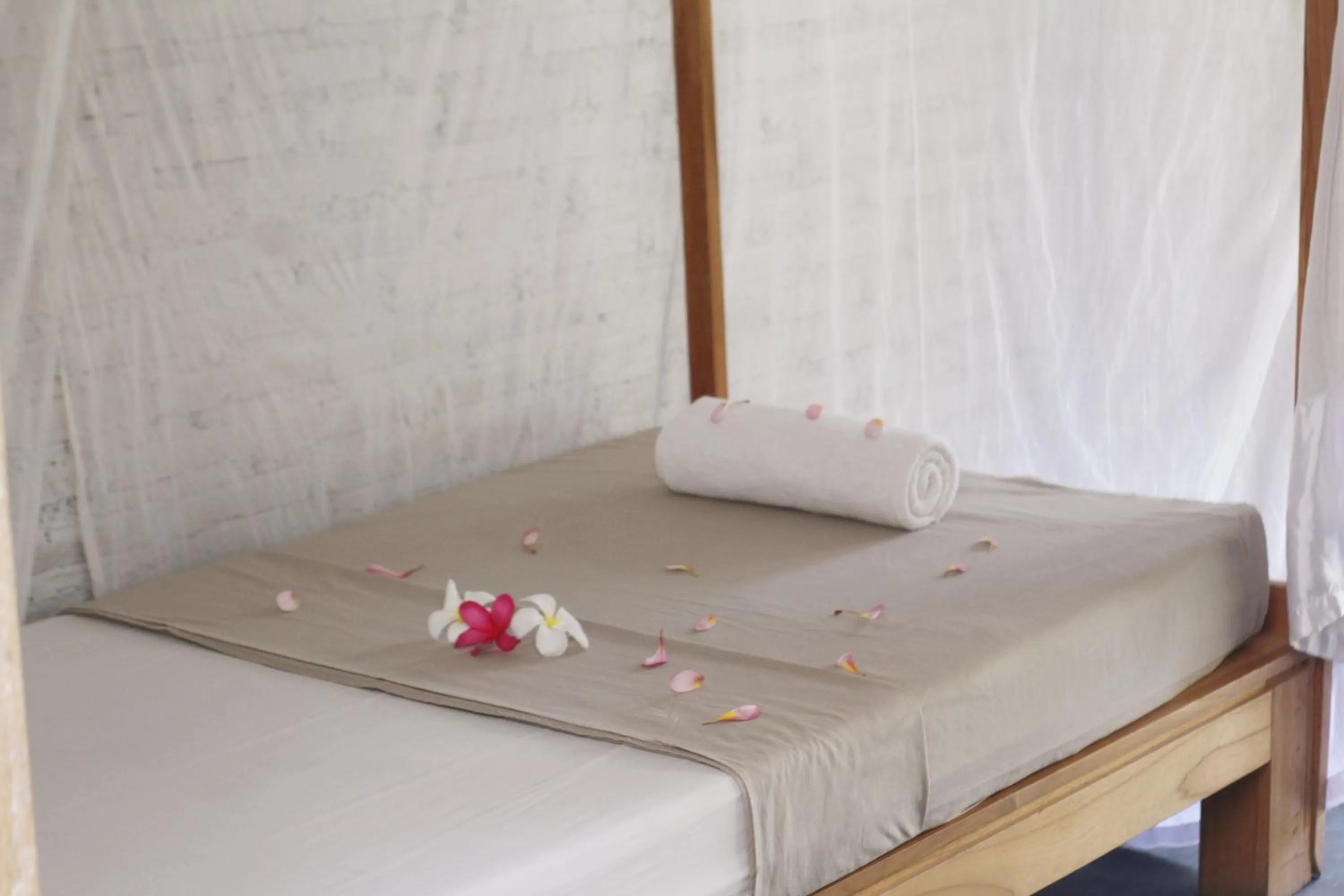 Bed in Jungle House - surf & stay