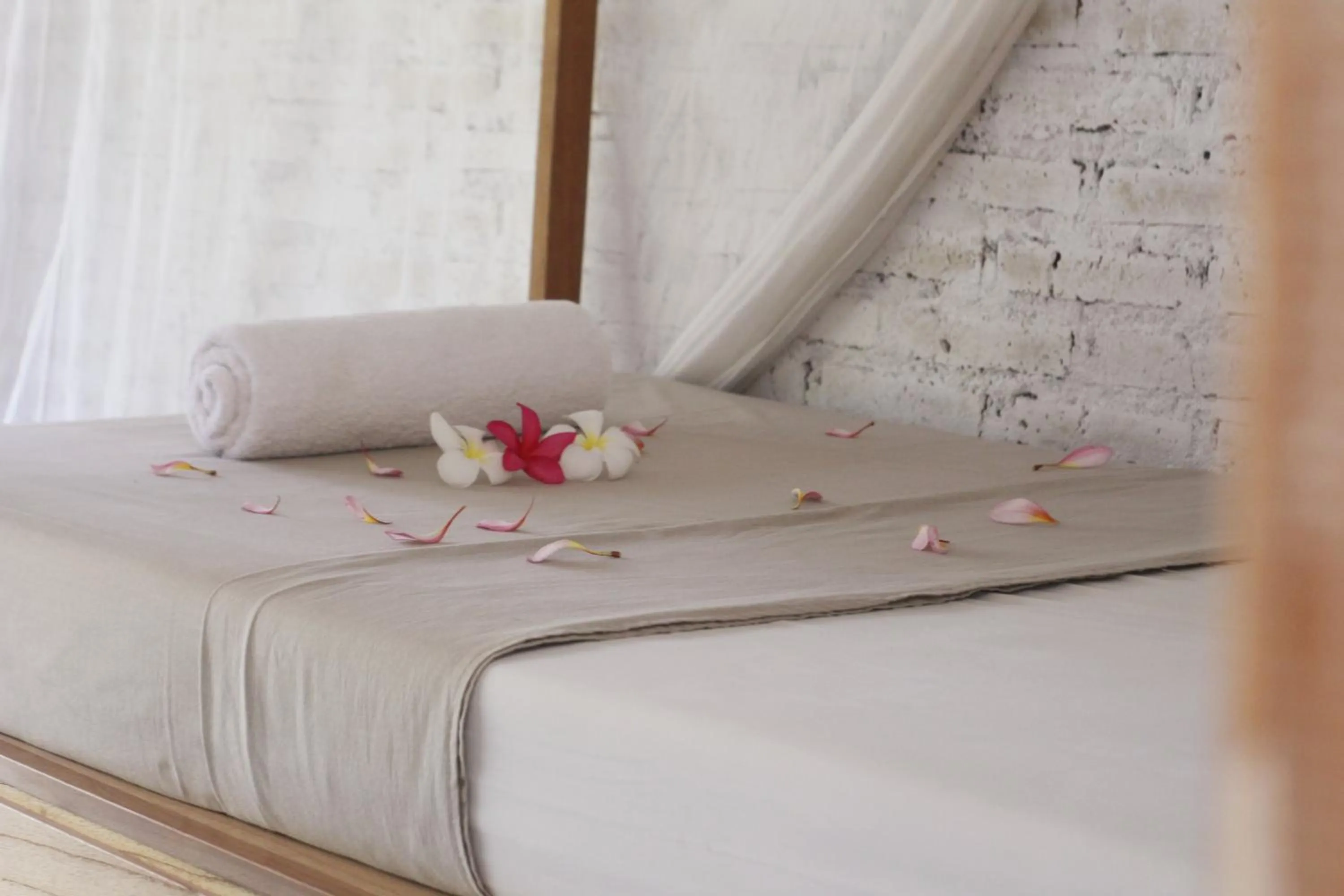 Bed in Jungle House - surf & stay