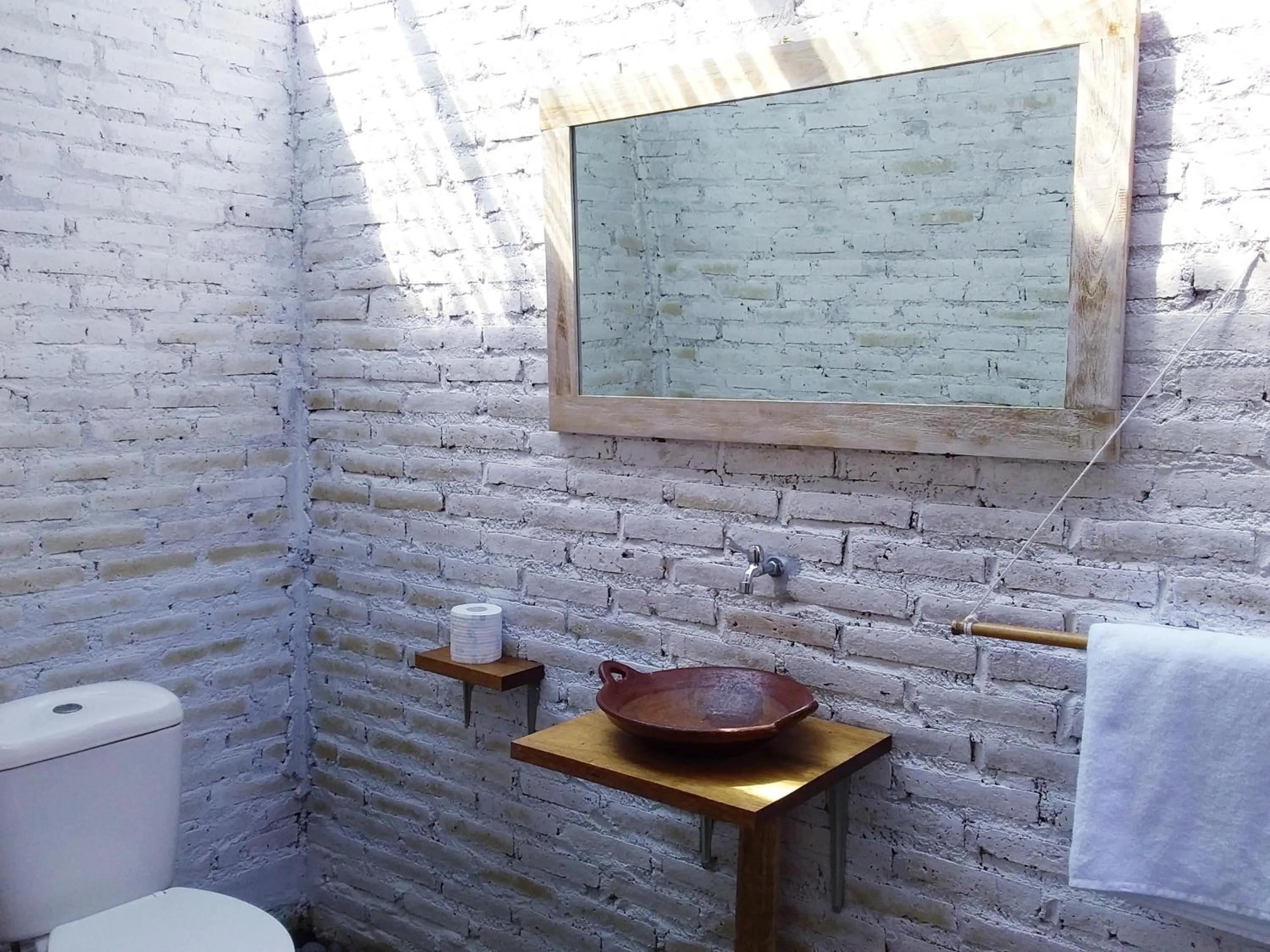 Bathroom in Jungle House - surf & stay