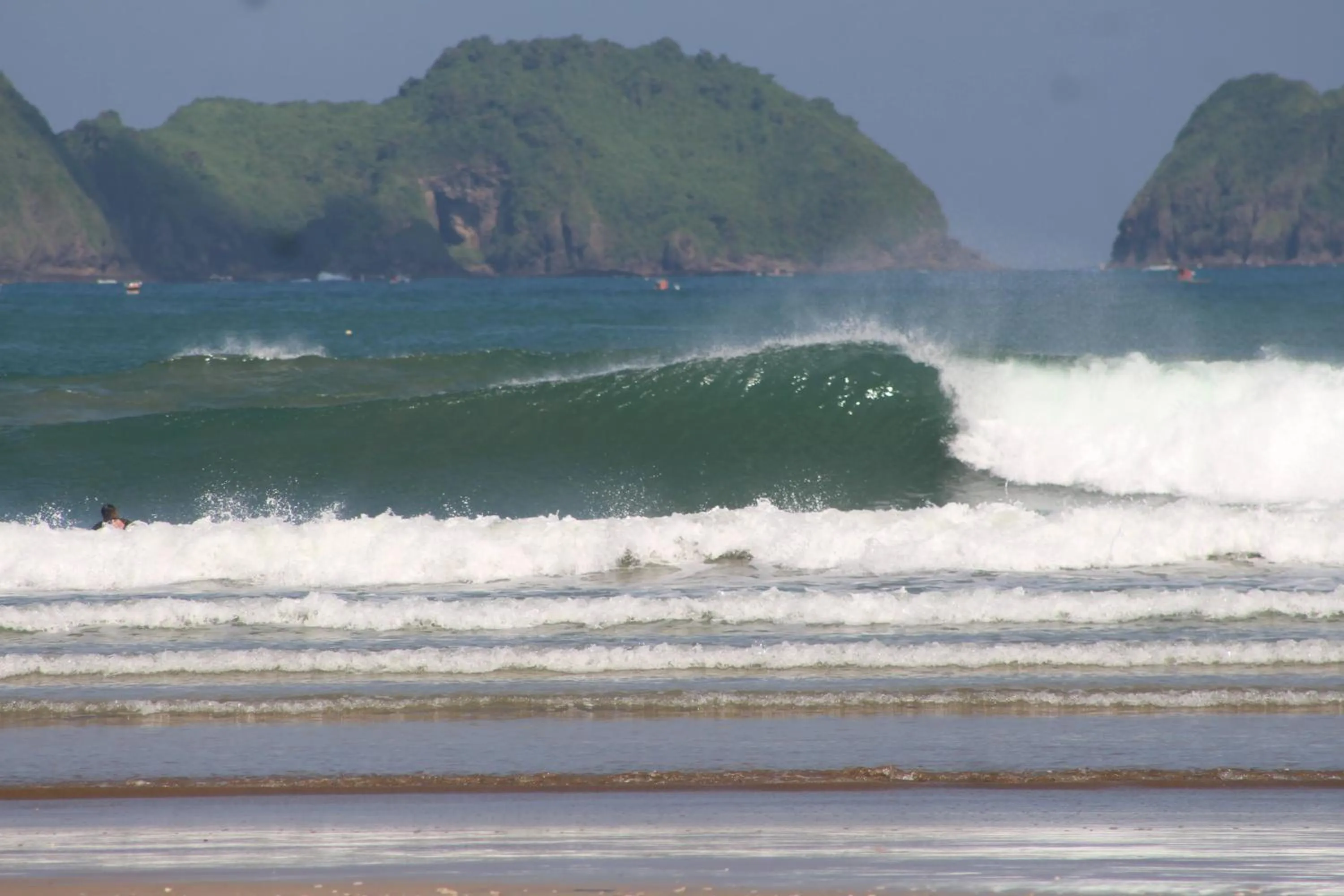 Jungle House - surf & stay