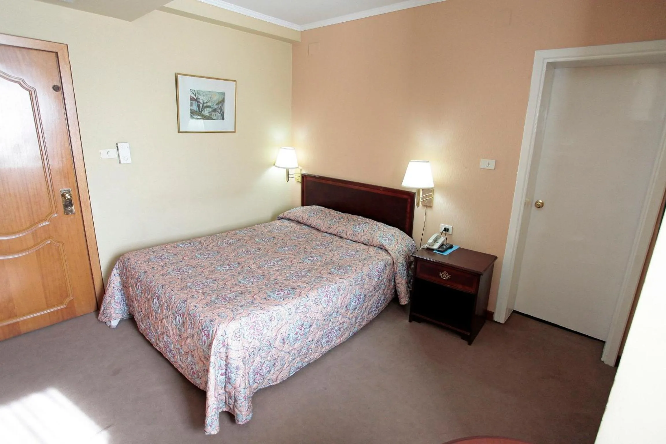 Bedroom, Bed in Hotel Regency