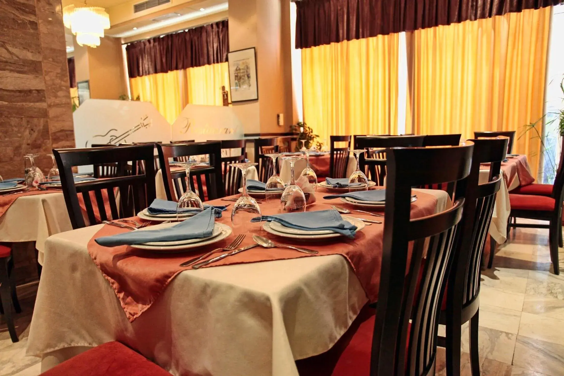 Restaurant/places to eat in Hotel Regency Restaurant/places to eat in Hotel Regency