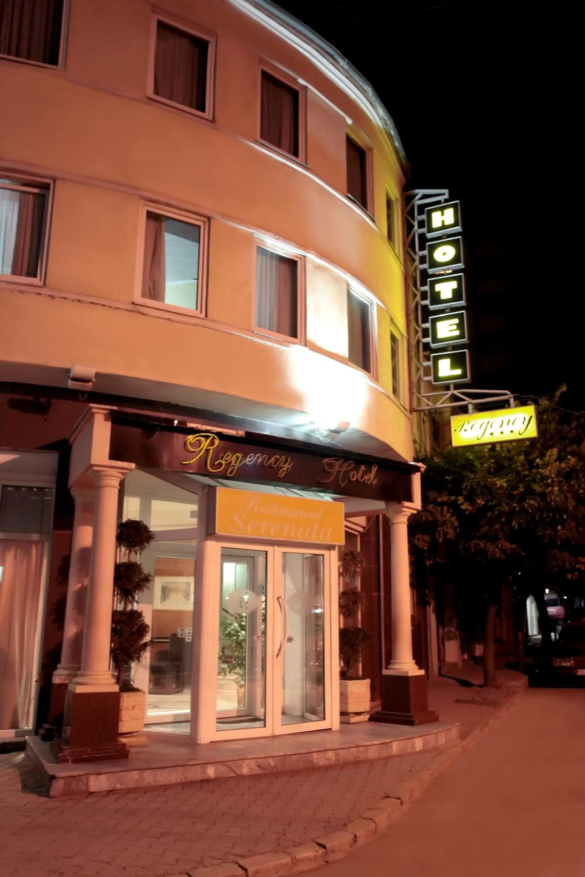 Facade/entrance in Hotel Regency