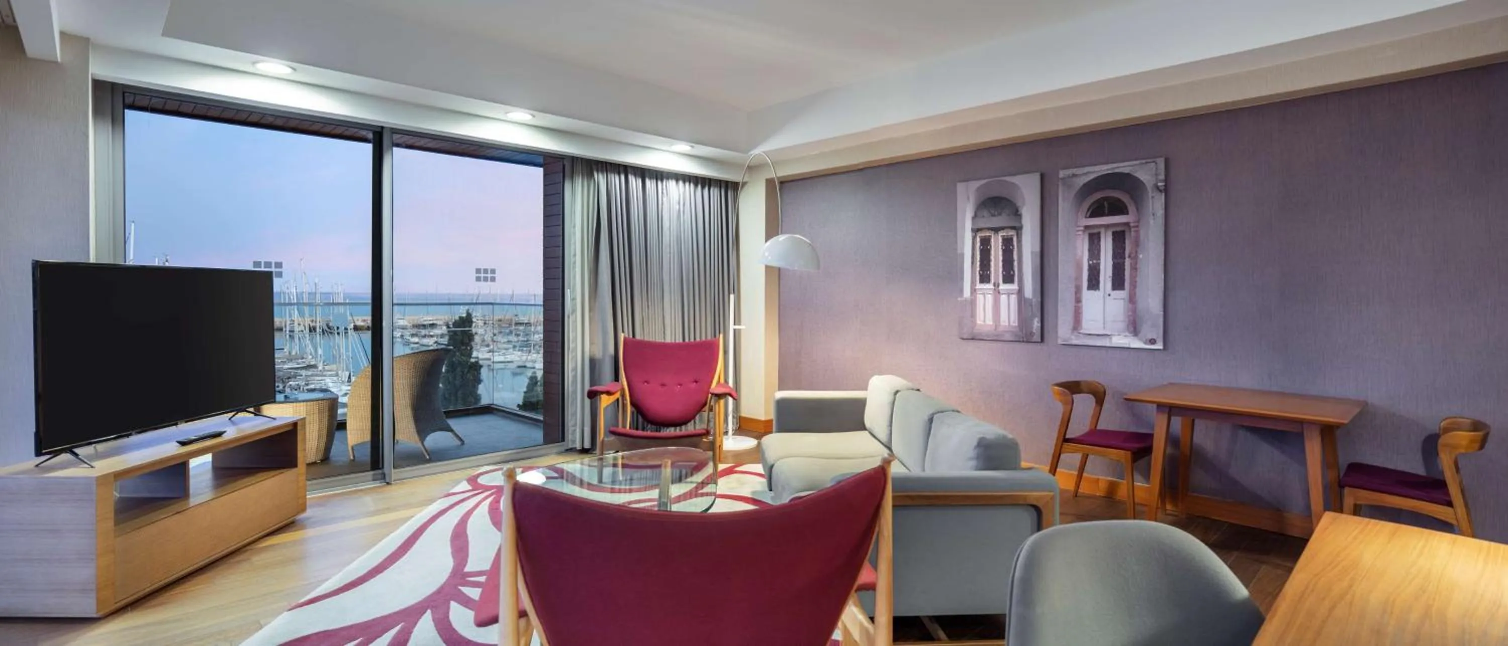 Living room in DoubleTree by Hilton Kusadasi