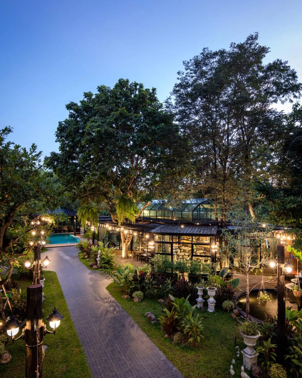 Restaurant/places to eat in TREX Buriram Boutique Hotel