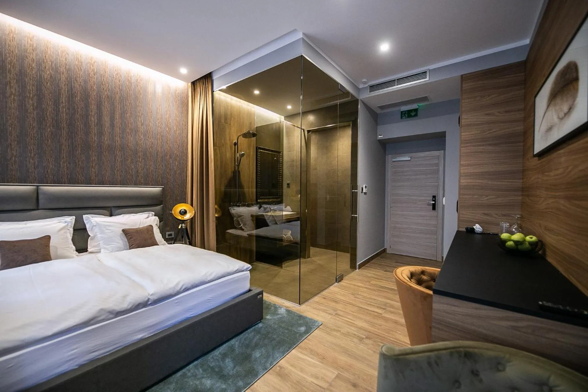 Photo of the whole room, Bed in Teatro Suite & Rooms