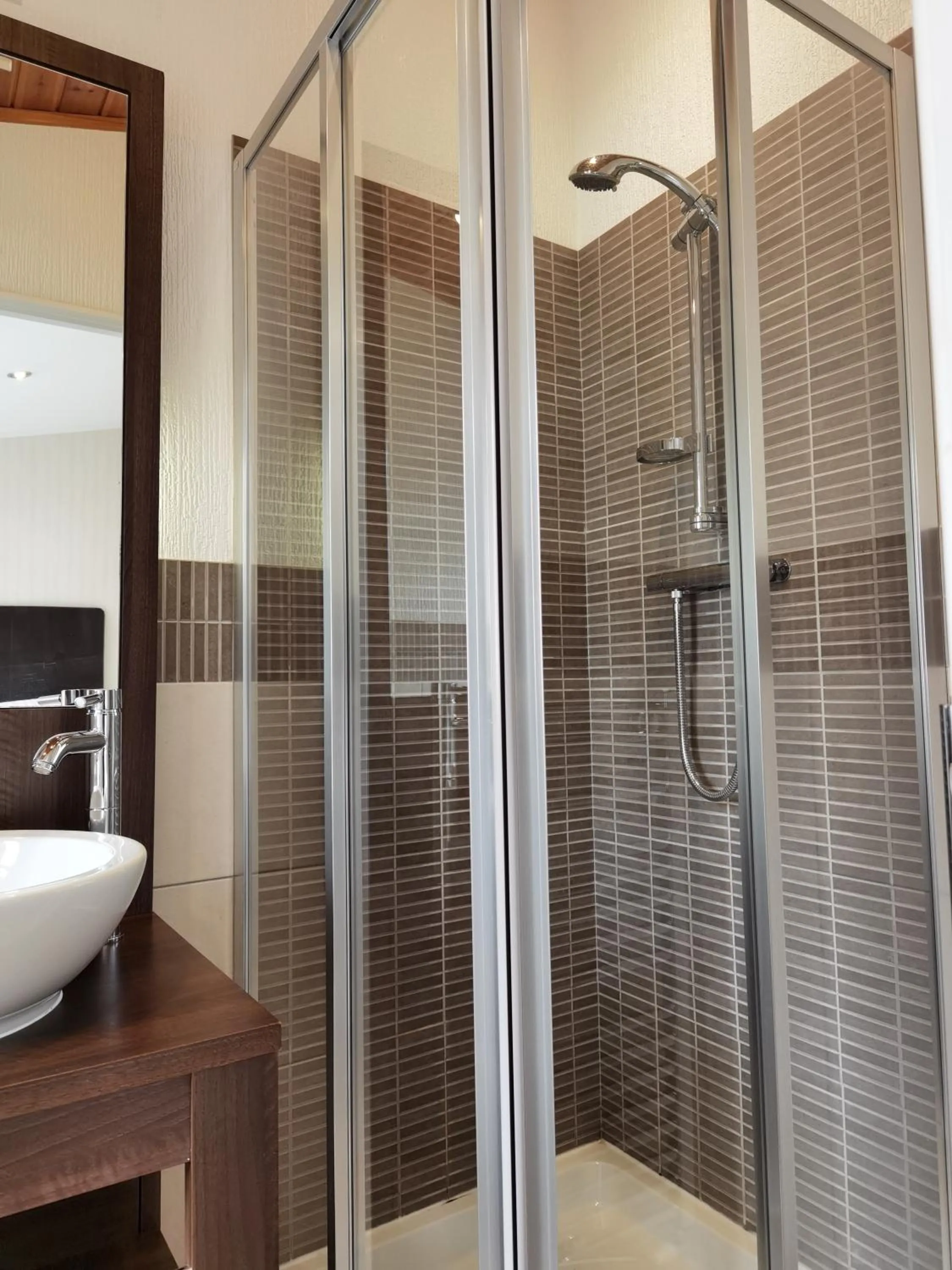 Shower in Bonnie Banks Lodge Ardlui