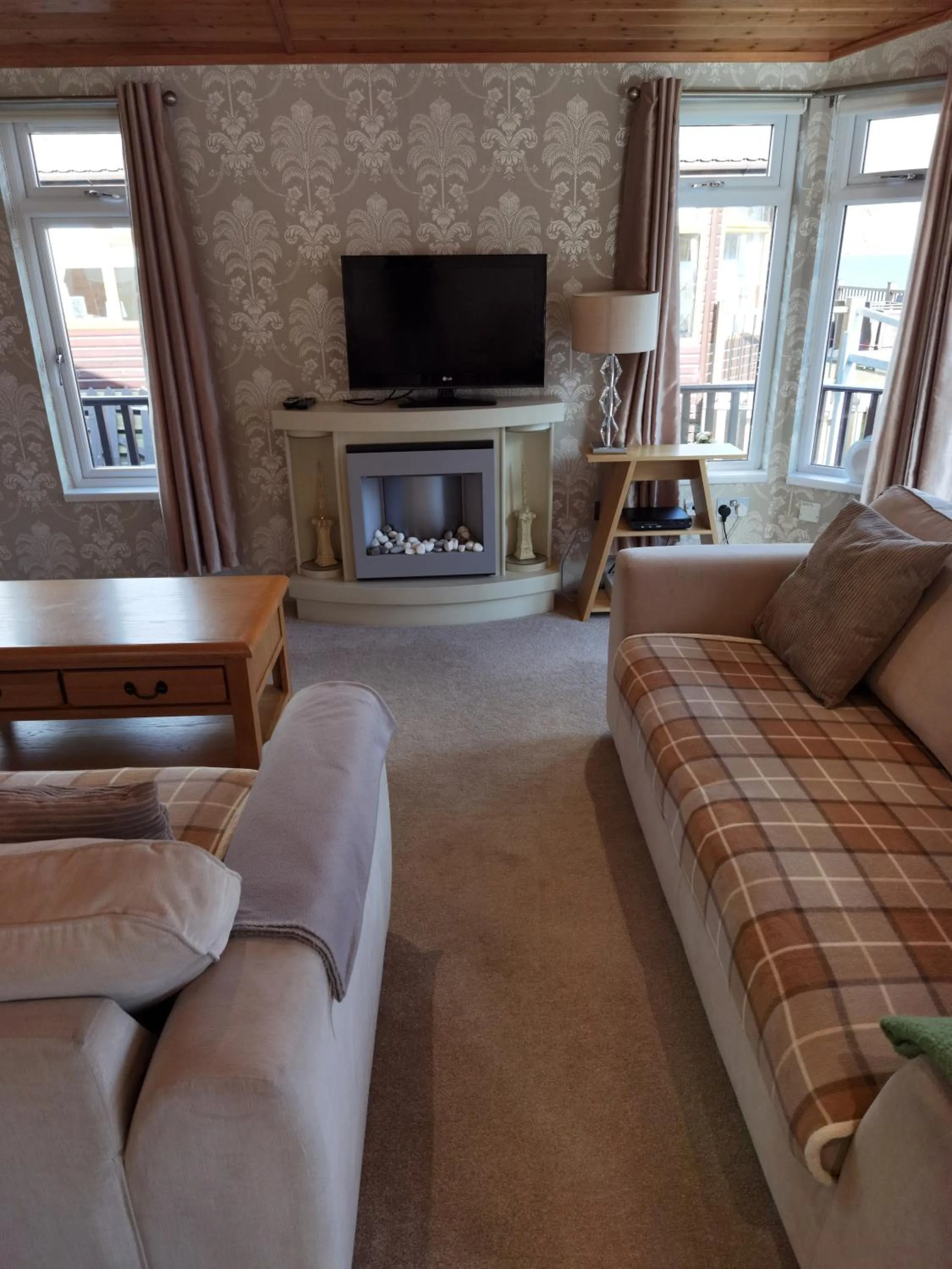 Communal lounge/ TV room in Bonnie Banks Lodge Ardlui
