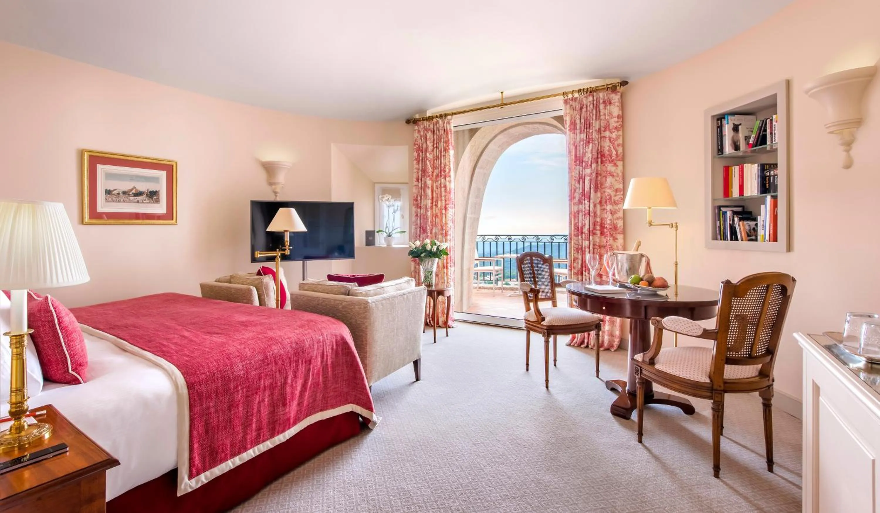 Bedroom, Bed in Château Saint-Martin & Spa, Oetker Hotels