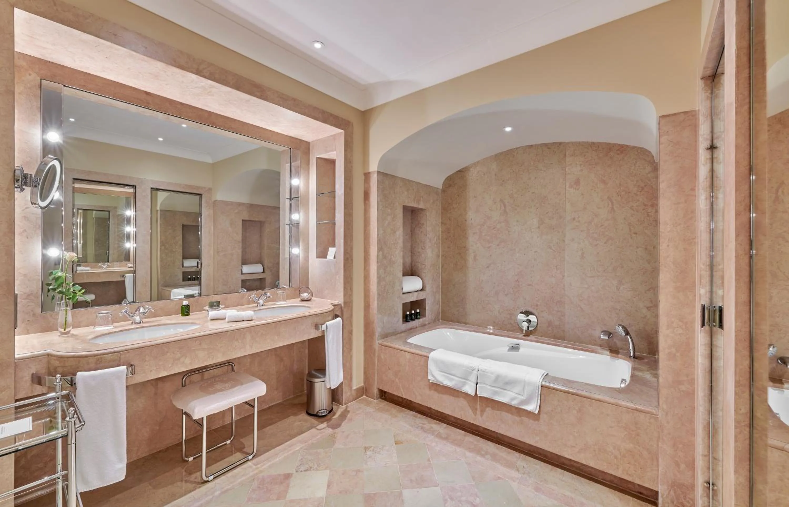 Bathroom in Château Saint-Martin & Spa, Oetker Hotels