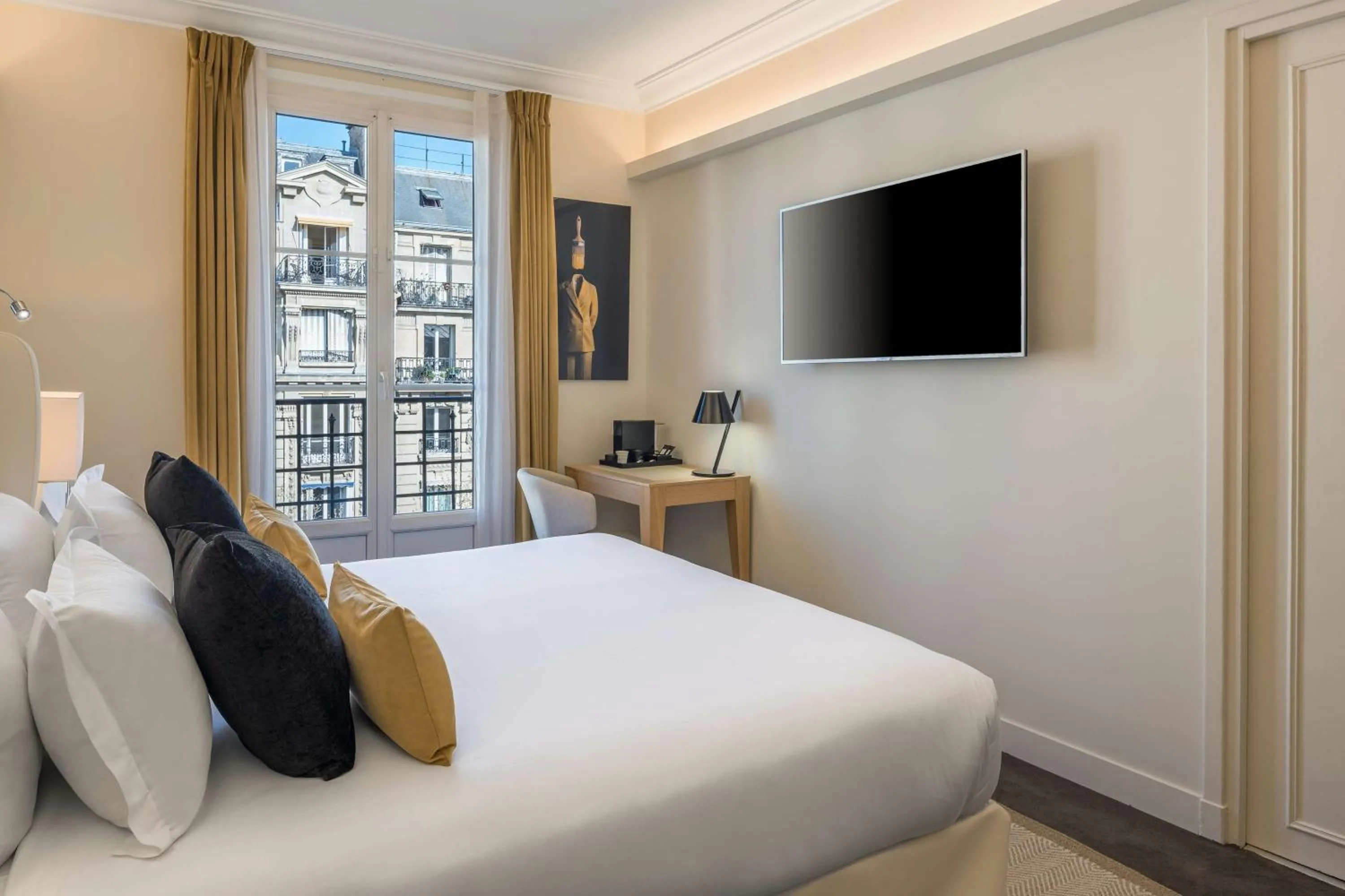 TV and multimedia, Bed in Hotel Camille Paris Tapestry Collection by Hilton