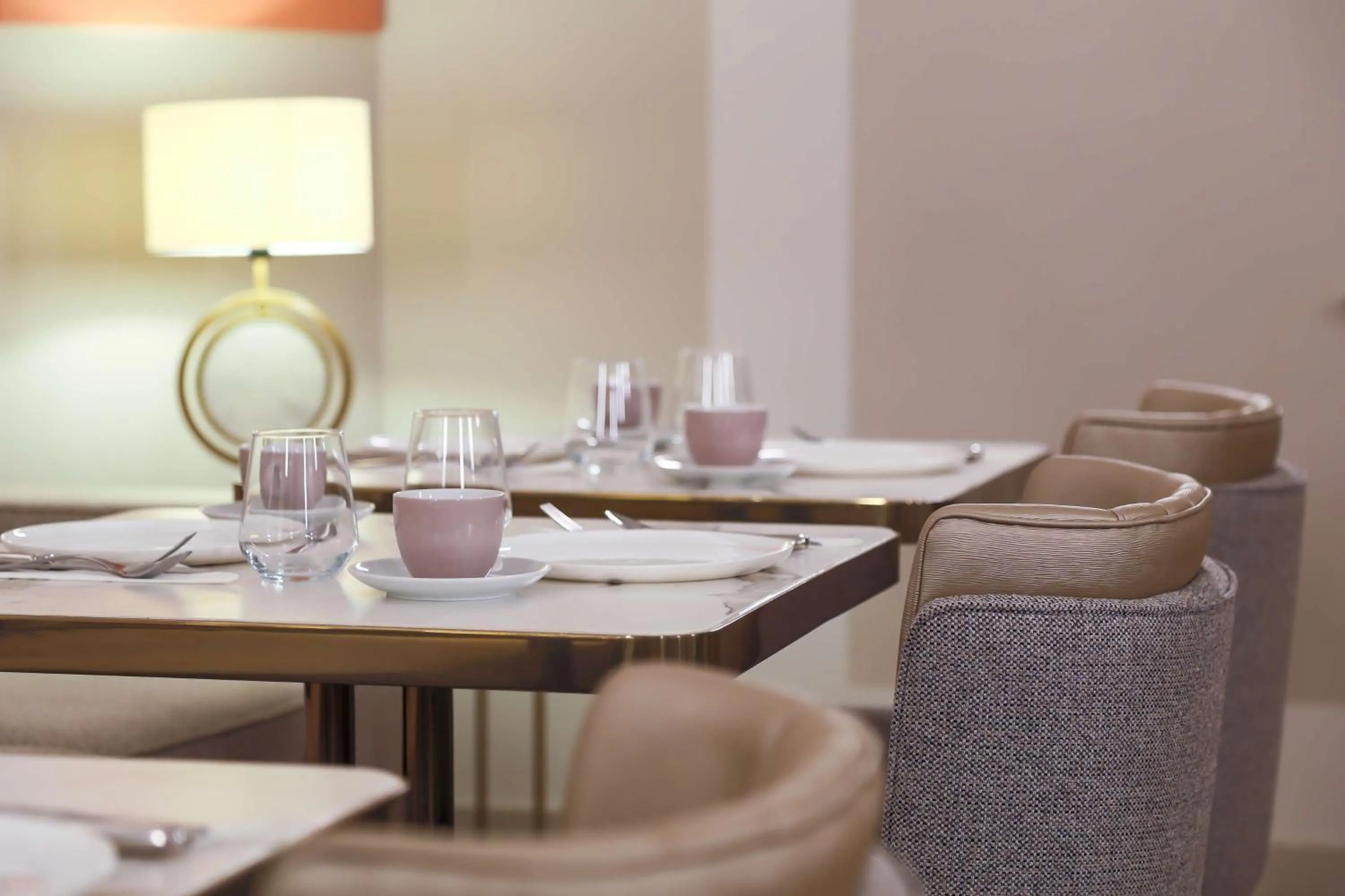 Restaurant/places to eat in Hotel Camille Paris Tapestry Collection by Hilton