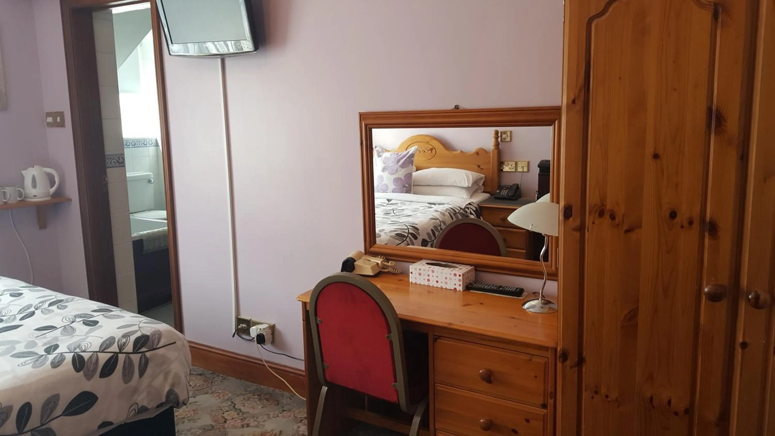 Decorative detail, Bed in Balkan Lodge Oxford