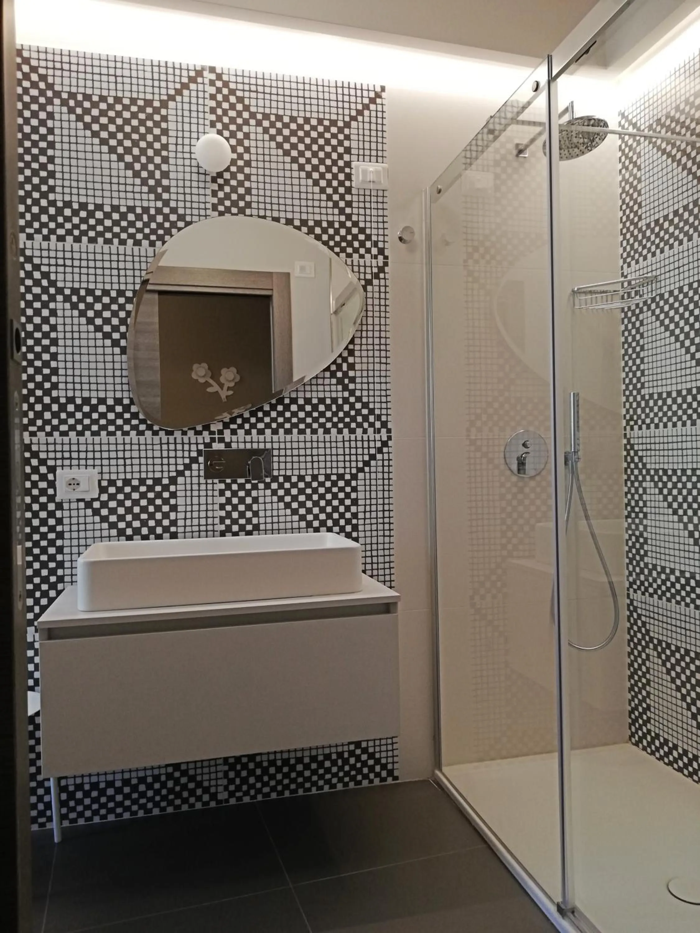 Shower in Ciclope Resort